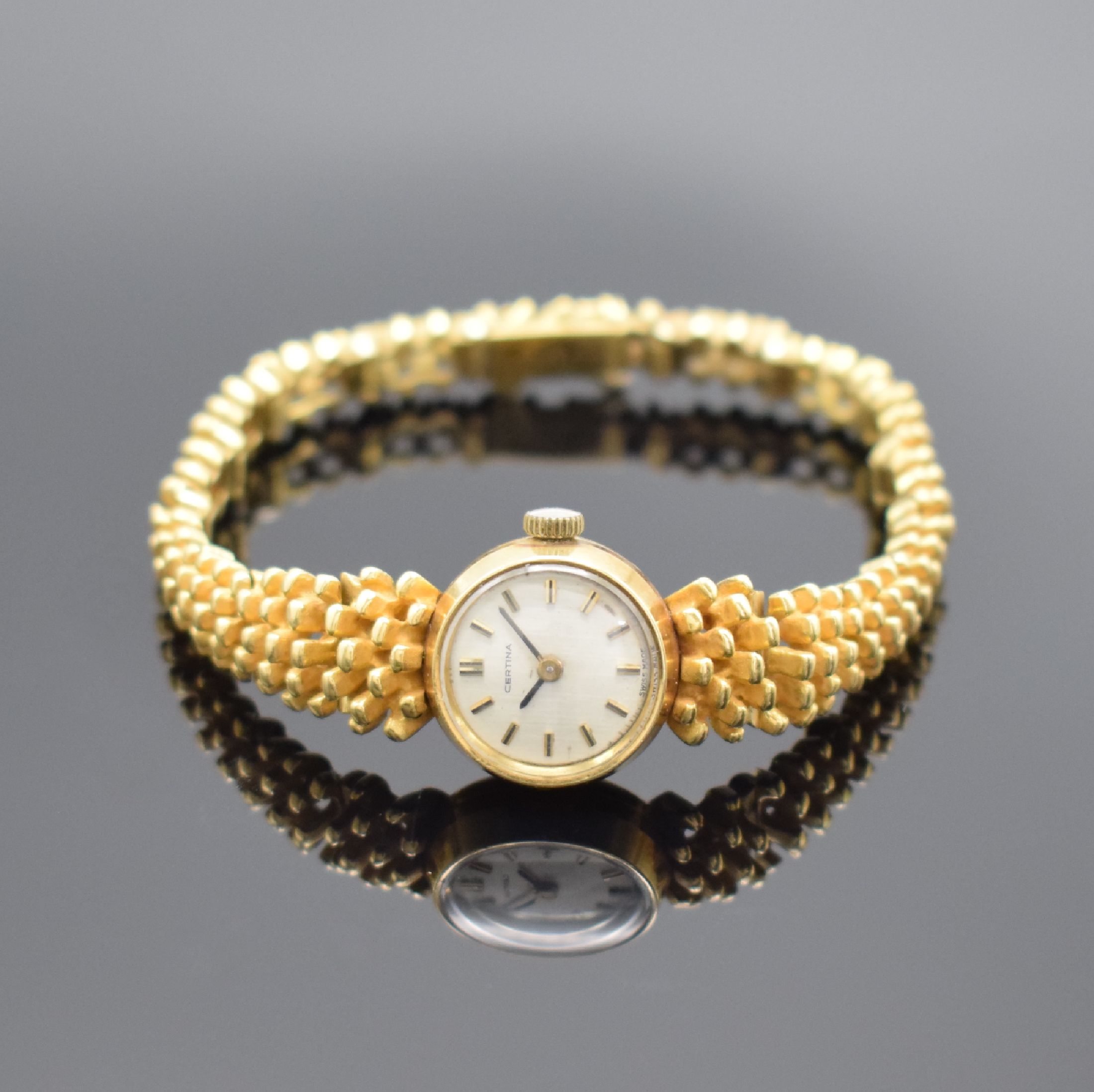 CERTINA ausgefallene Damenarmbanduhr in GG 750/000, Schweiz um 1968, Glasrand aufgedr., ausgef. Gliederband m. Kastenschl., silb. Zifferbl. m. ...
