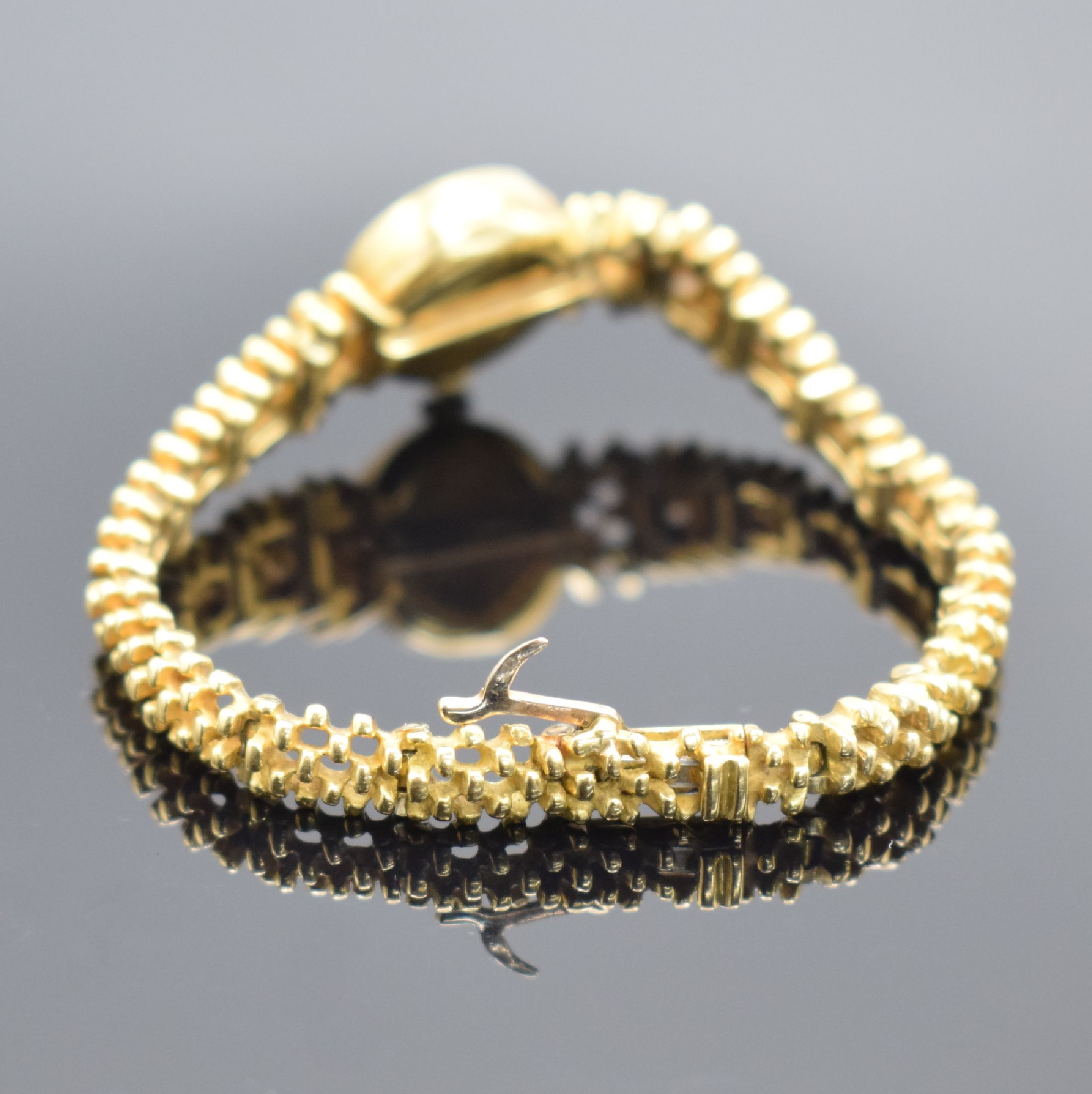 Detail b: CERTINA ausgefallene Damenarmbanduhr in GG 750/000, Schweiz um 1968, Glasrand aufgedr., ausgef. Gliederband m. Kastenschl., silb. Zifferbl. m. ...