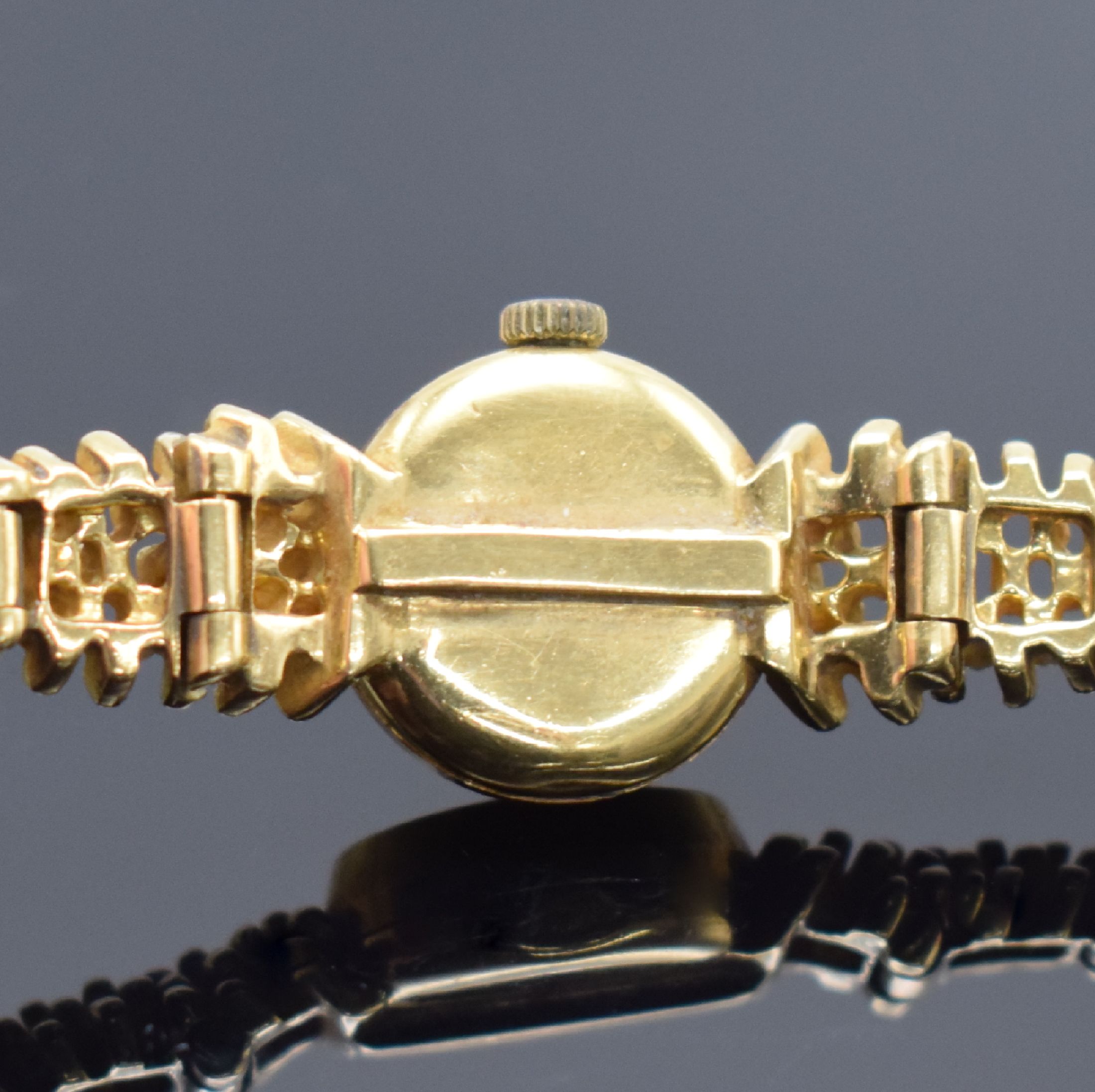 Detail d: CERTINA ausgefallene Damenarmbanduhr in GG 750/000, Schweiz um 1968, Glasrand aufgedr., ausgef. Gliederband m. Kastenschl., silb. Zifferbl. m. ...