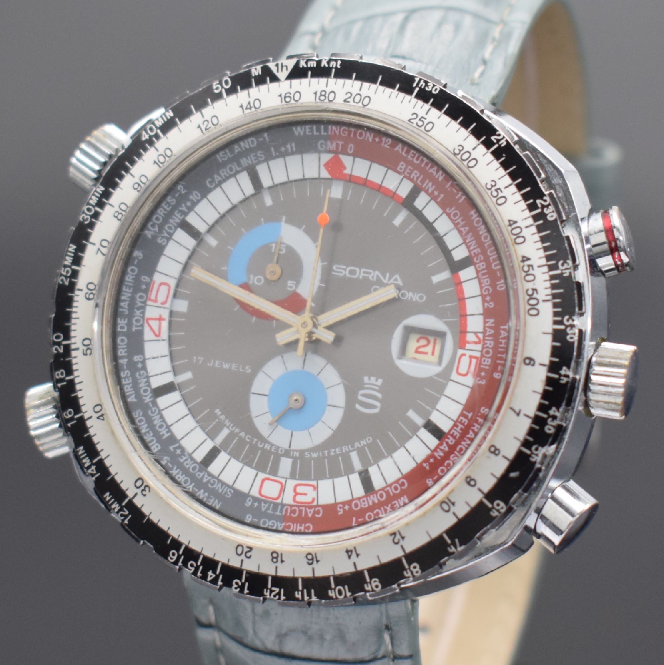 Detail a: SORNA große Herrenarmbanduhr mit Chronograph, Schweiz um 1970, Handaufzug, verchr. Geh., Stahlboden geschr., drehb. Navigations- Lünette, 2 farbl. ...