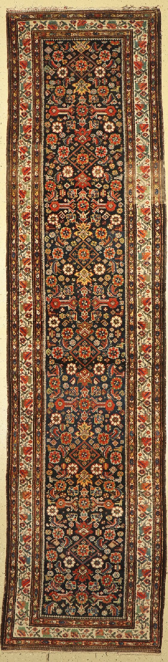 Hamadan alt, Persien, um 1920, Wolle auf Baumwolle, ca. 436 x 106 cm, EHZ:(Guter Zustand), Abrasch