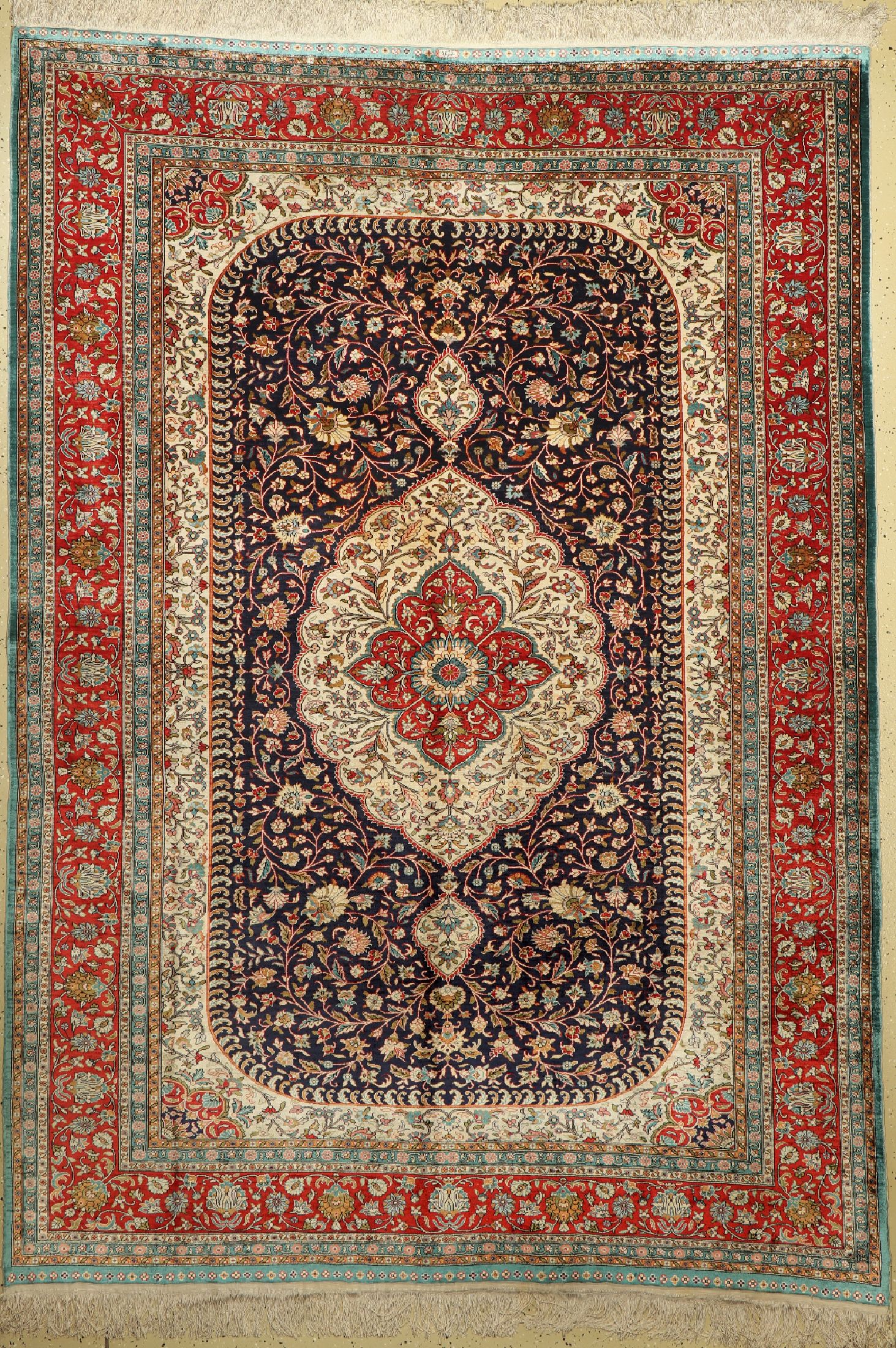 Seiden Kayseri alt, Türkei, um 1950, reine Naturseide, ca. 270 x 188 cm, leicht Fleckig, EHZ:(Guter Zustand)
