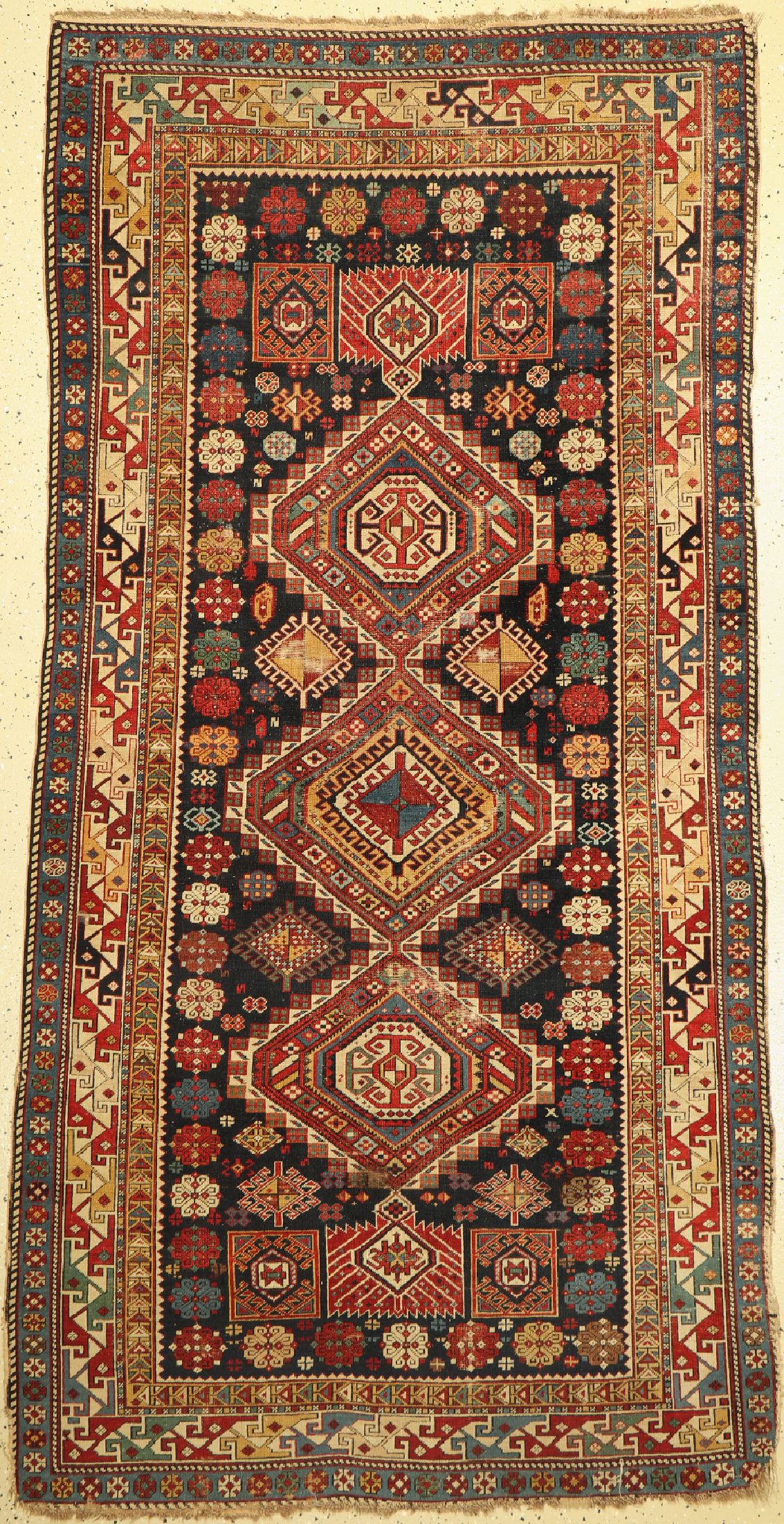 Antiker Schirwan, Kaukasus, 19.Jhd., Wolle auf Wolle, ca. 244 x 127 cm, EHZ:(Alters-und Gebrauchsspuren)