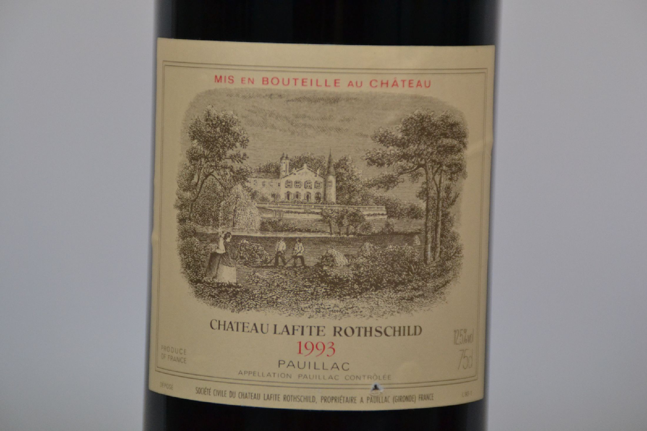 Detail a: 1 Flasche Chateau Lafite Rothschild, 1993, Pauillac, 75cl, 12,5% Vol., high fill, original verkorkt, unverkostet, Etikett und Kapsel minimal ber., ...