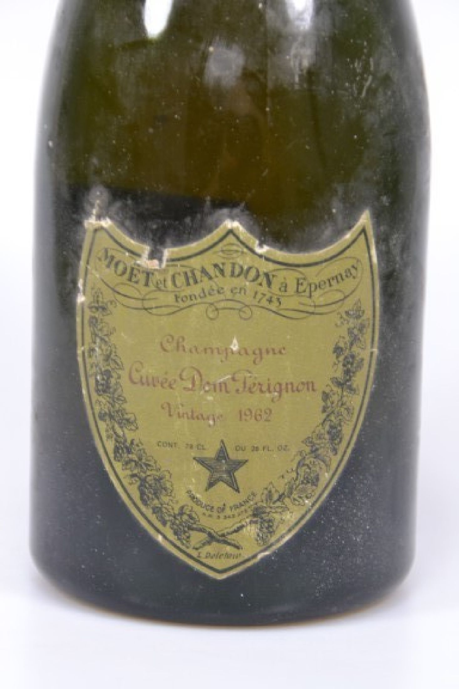 Detail a: 1 Flasche, 1962 Moet & Chandon, Cuvee Dom Perignon Vintage, Champagne, 780ml, Füllniveau ca. 3,6 cm, Etikett beschädigt