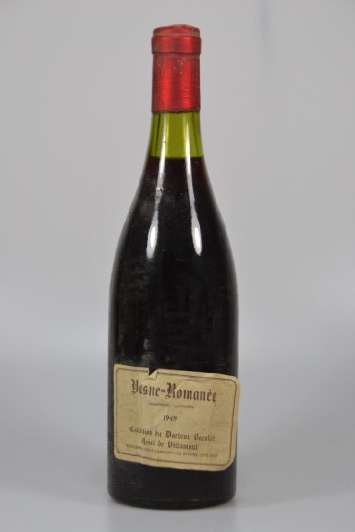 1 Flasche, 1949 Domaine Henri de Villamont, Vosne-Romanee, Cote de Nuits, ca. 750ml, Füllniveau ca. 2,6 cm, Etikett lose hängend bzw. eingerissen
