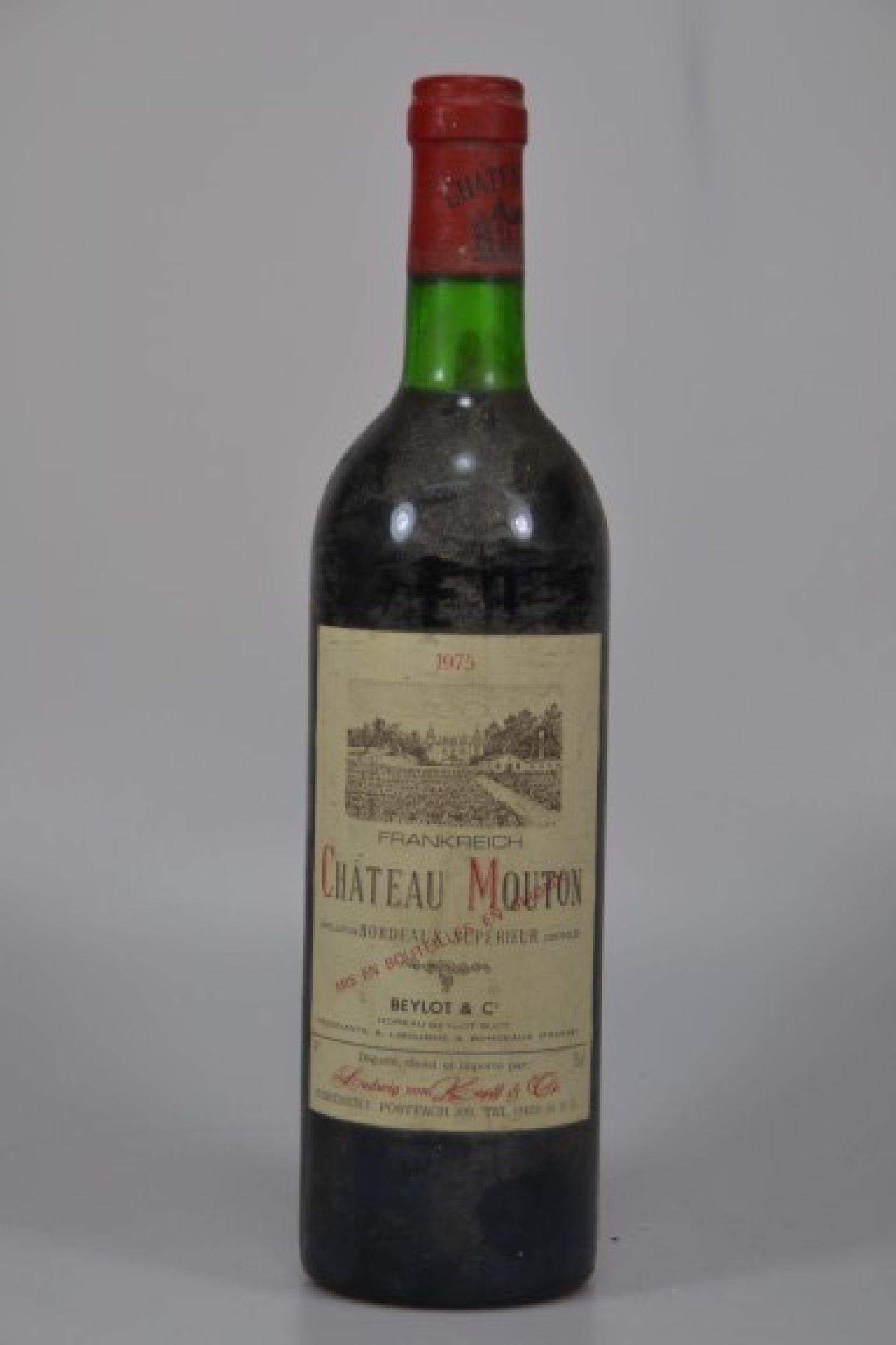 1 Flasche 1975 Chateau Mouton, Beylot & Co.,Bordeaux superior, Vertrieb Ludwig von Karpdd & Co. Bremen, 750ml, Top Shoulder, beschmutzt