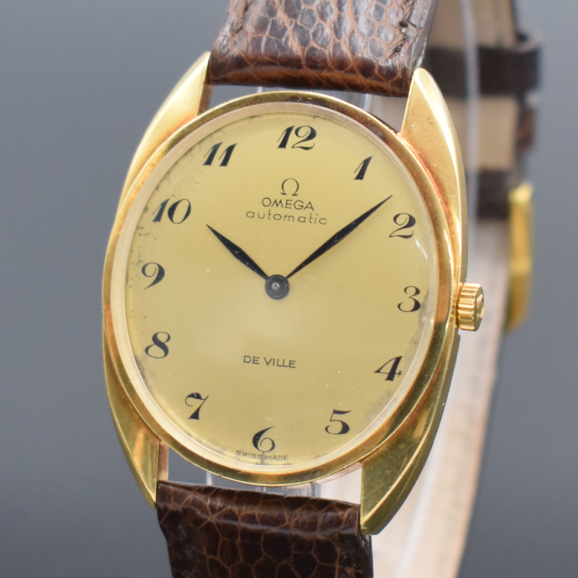 Detail a: OMEGA De Ville Armbanduhr in GG 750/000 Referenz 151.018, Automatik, Schweiz um 1968, ovales, 2-teil. Geh., Boden aufgedr., verg. Zifferbl. m. arab. ...