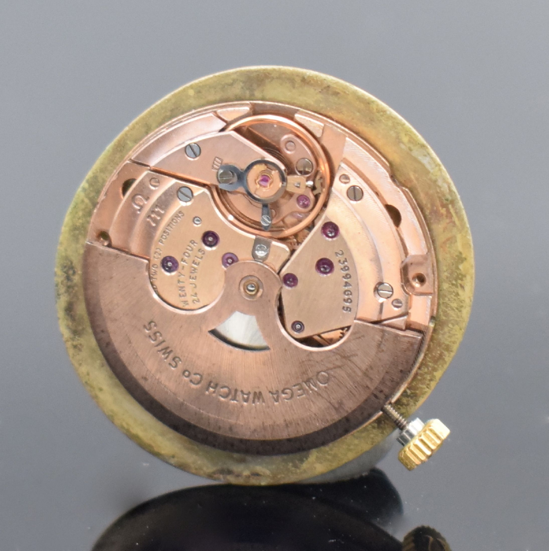 Detail d: OMEGA De Ville Armbanduhr in GG 750/000 Referenz 151.018, Automatik, Schweiz um 1968, ovales, 2-teil. Geh., Boden aufgedr., verg. Zifferbl. m. arab. ...