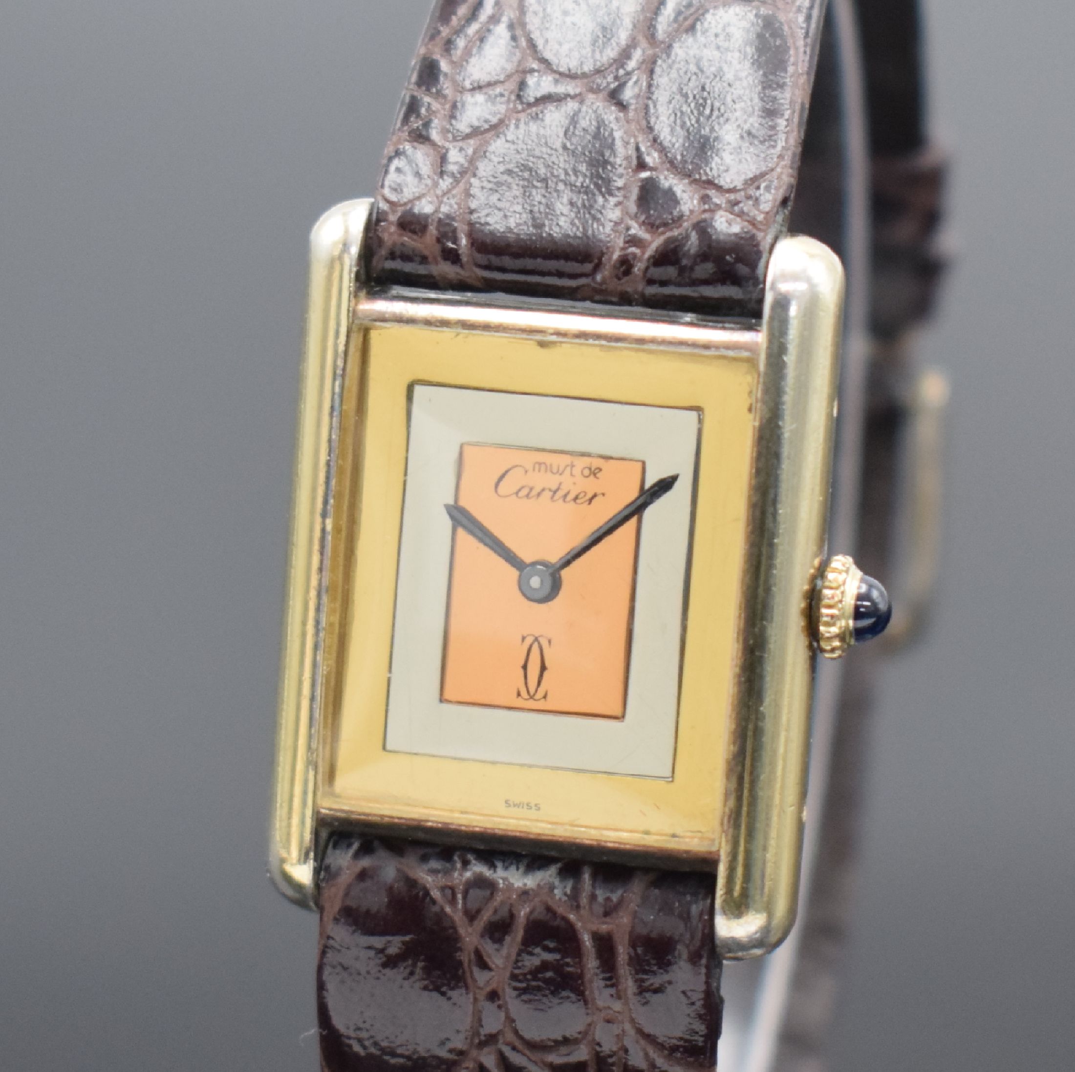 Detail a: CARTIER Damenarmbanduhr Modellserie Tank, Handaufzug, Schweiz um 1980, verg. Sterlingsilbergeh. ber., Zifferblatt Tricolor (RG/GG/WG), Mineralglas ...