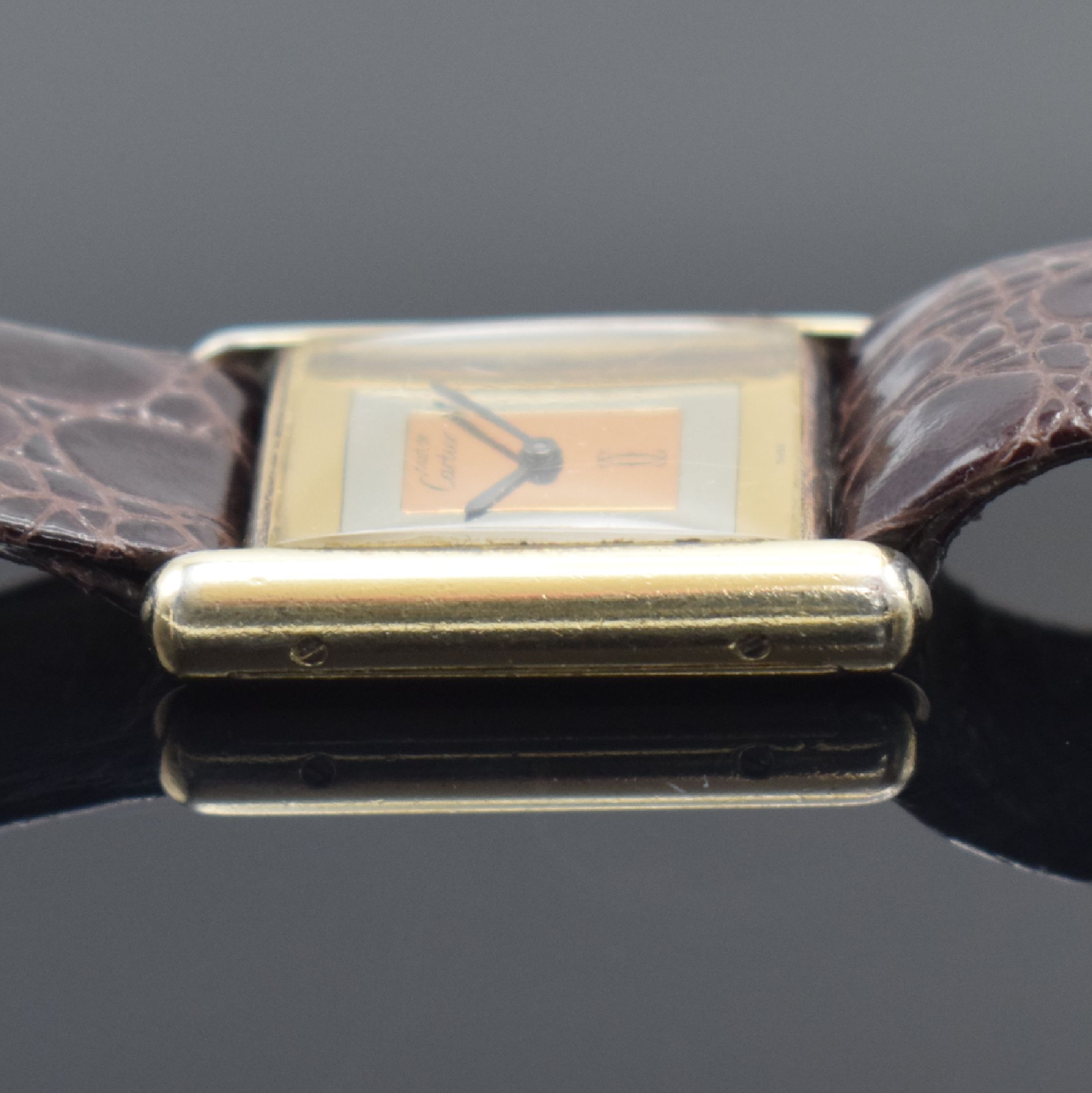 Detail d: CARTIER Damenarmbanduhr Modellserie Tank, Handaufzug, Schweiz um 1980, verg. Sterlingsilbergeh. ber., Zifferblatt Tricolor (RG/GG/WG), Mineralglas ...