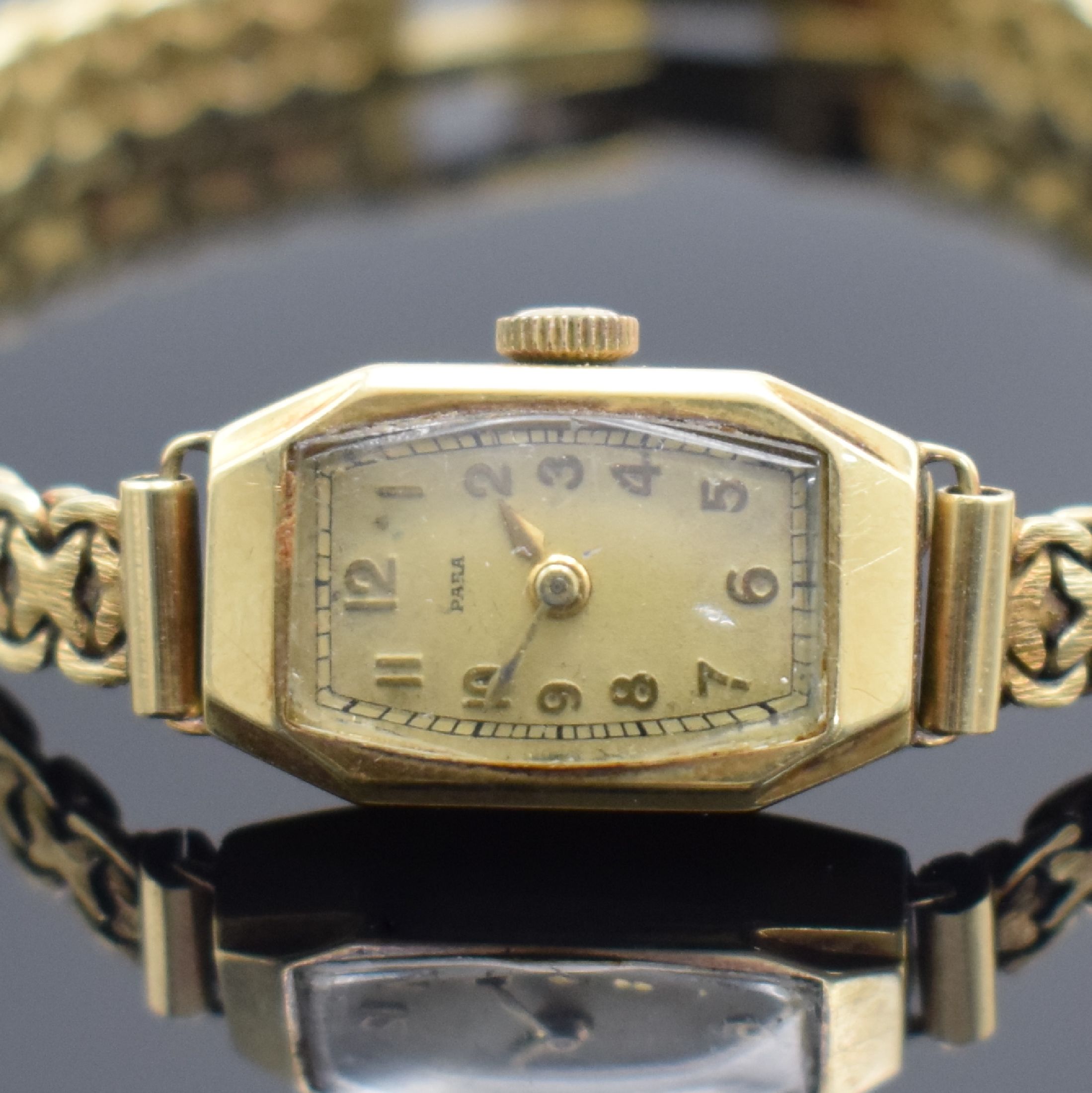 Detail a: PARA Damenarmbanduhr in GG 585/000, Schweiz um 1965, Handaufzug, Scharnierboden dell., Zifferbl. pat., arab. Zahlen & gold. Zeiger, verg. Ankerwerk, ...