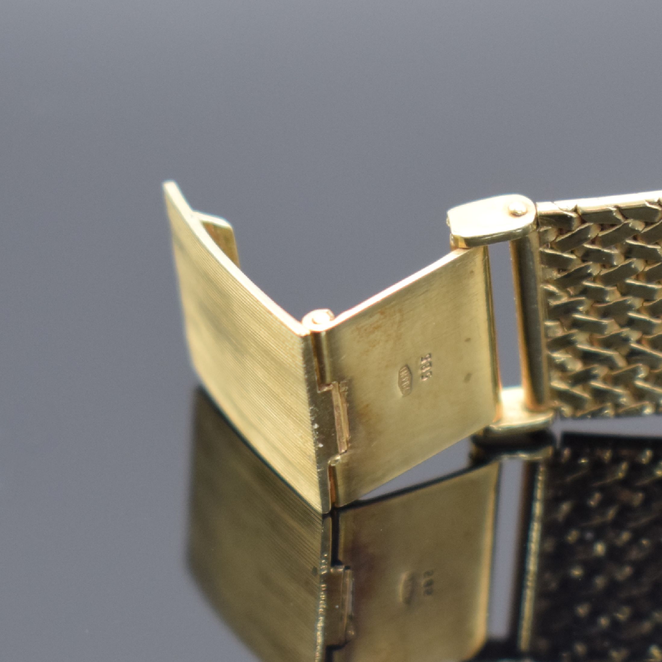 Detail b: LE MONDE viereckige Armbanduhr in GG 585/000, Schweiz um 1970, Handaufzug, Boden aufgedr., GG 585/000 Band, silb. Zifferbl. m. aufgel. Std.-Ind., ...