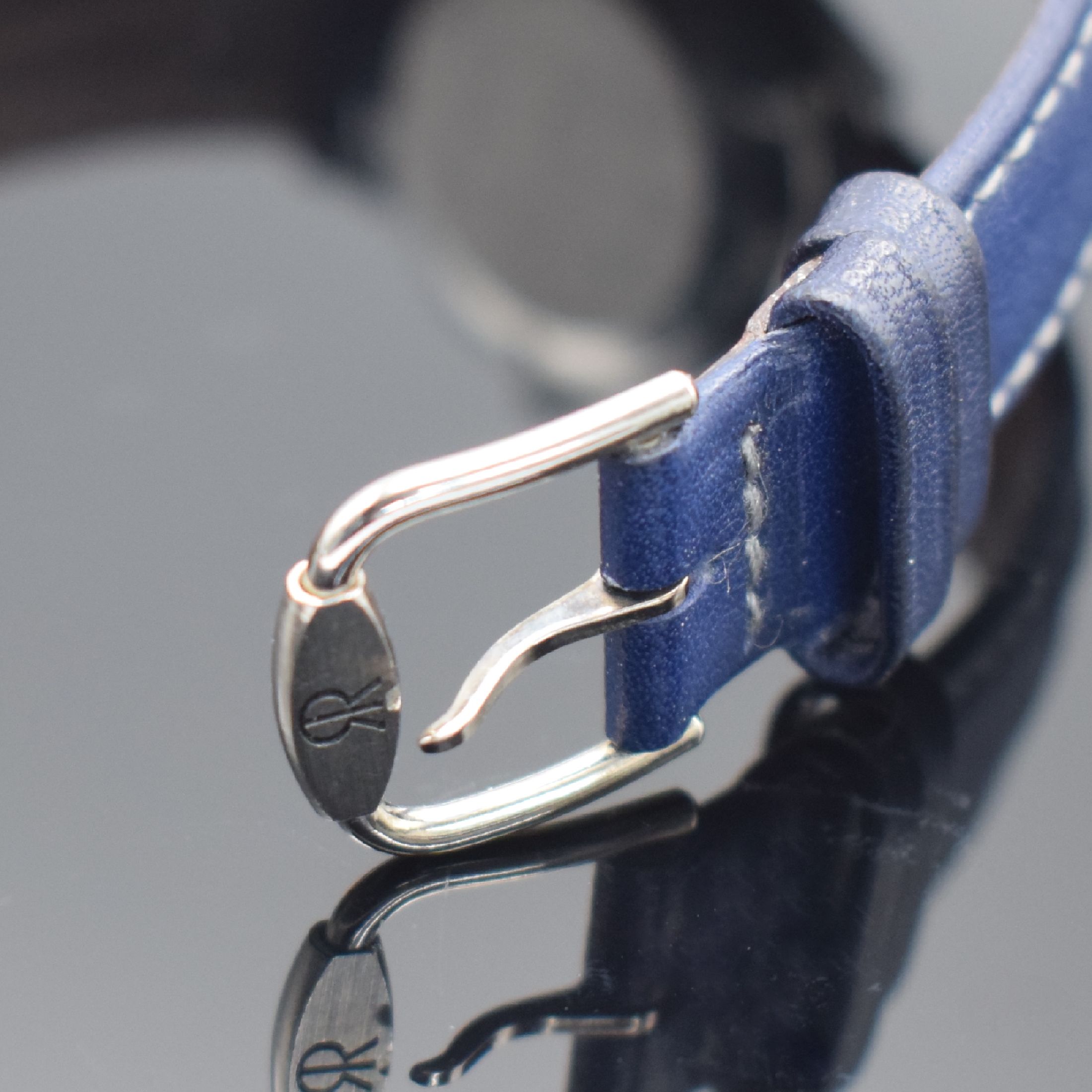 Detail b: REVUE THOMMEN Cricket Herrenarmbanduhr mit Wecker, Schweiz um 1990, Handaufzug, Ref. 8010002, Edelstahlgeh. inkl. orig. Lederband m. Dornschl., Boden ...