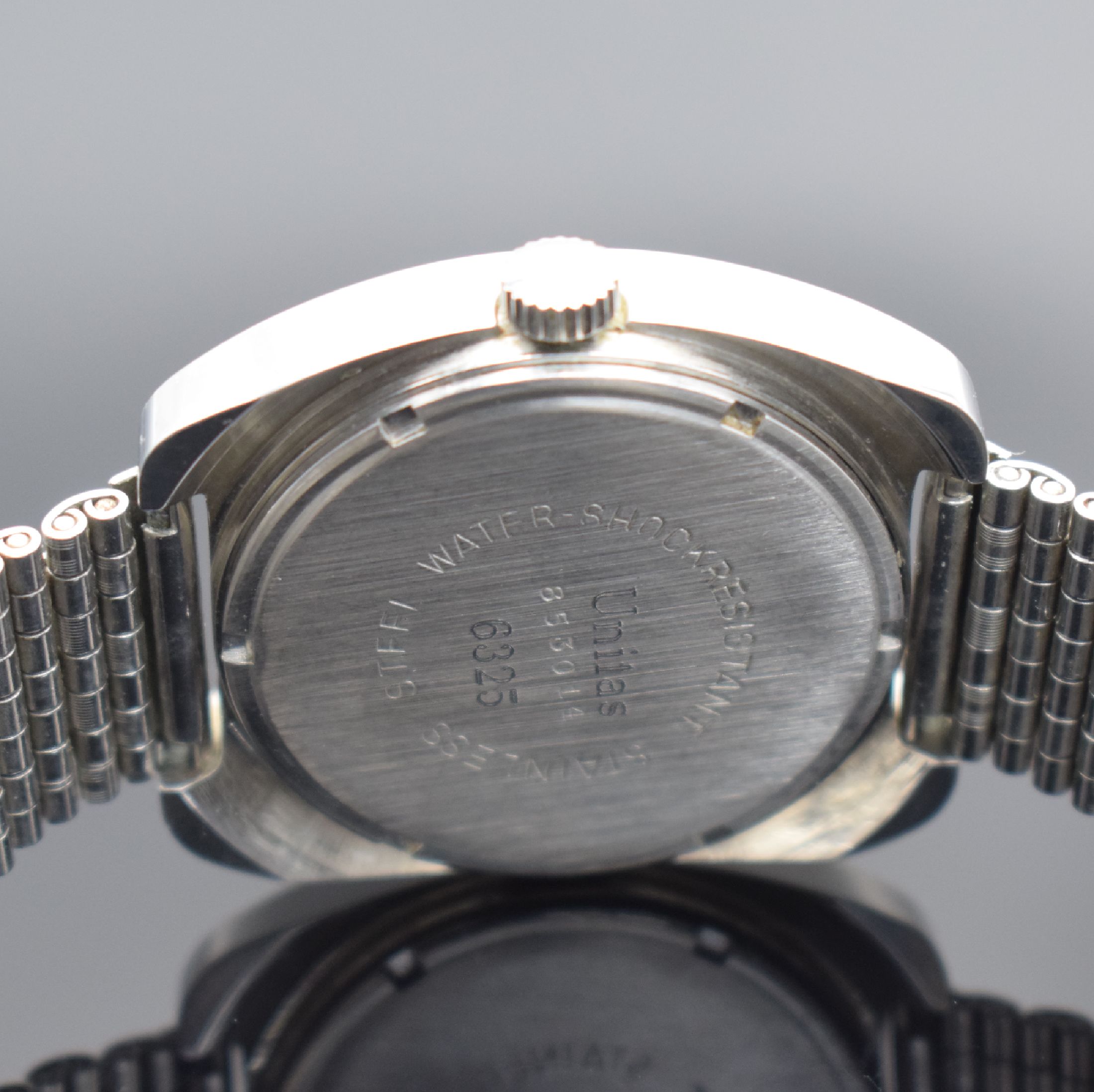 Detail b: 2 BWC Courage Herrenarmbanduhren in Stahl, Schweiz um 1970, Handaufzug, Böden verschr., 1x neutr. Stahlband m. Faltschl., silb. Zifferblätter m. ...