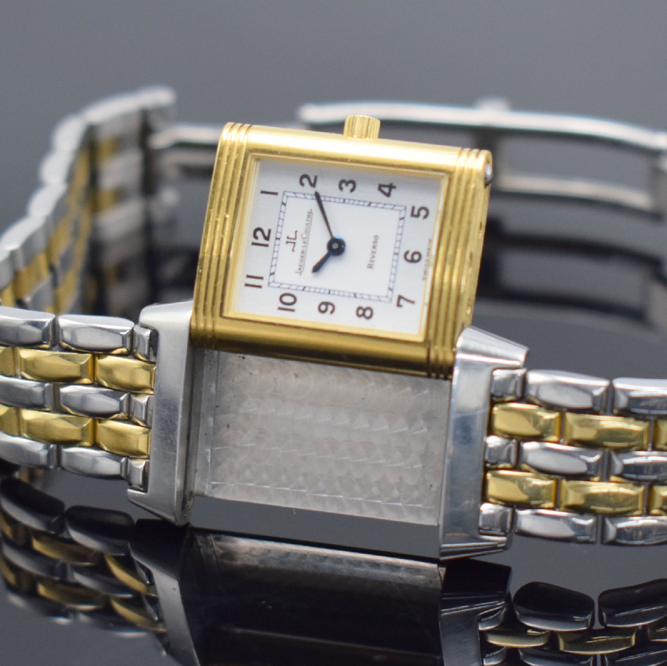 Detail e: Jaeger-LeCoultre Reverso Damenarmbanduhr Referenz 260.5.86, Schweiz um 2005, Handaufzug, Edelstahl & Gold komb., Wendegeh. in Gold, Gliederband m. ...