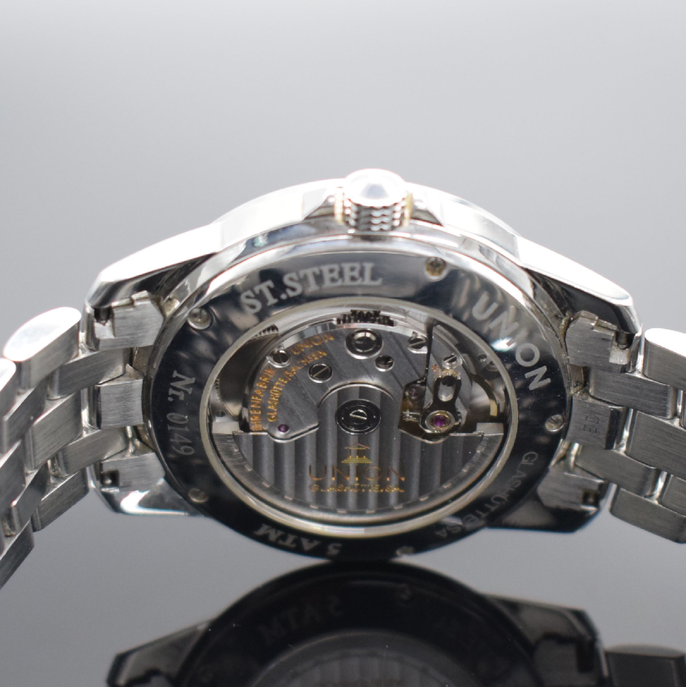 Detail d: UNION Glashütte/SA. Herrenarmbanduhr mit Gangreserveanzeige, Deutschland um 2010, Automatik, beids. vergl. Geh. in Edelstahl, Boden 5-fach verschr., ...
