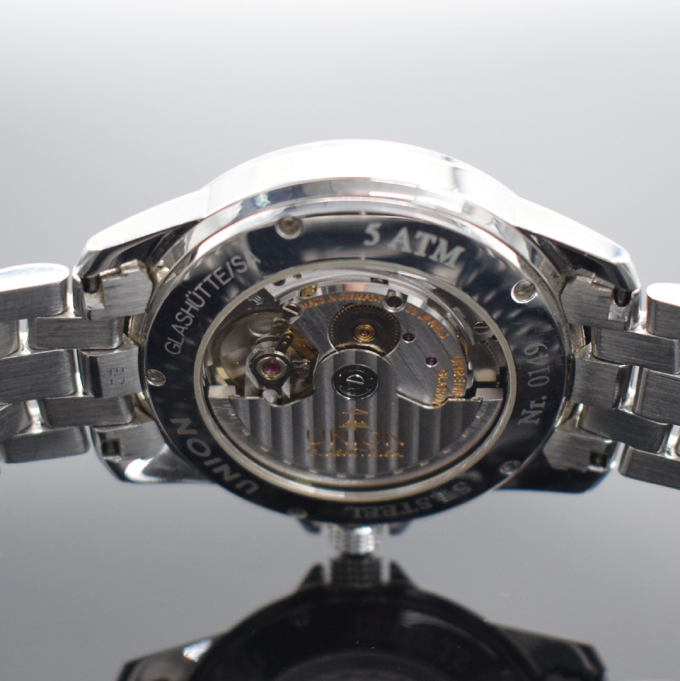 Detail e: UNION Glashütte/SA. Herrenarmbanduhr mit Gangreserveanzeige, Deutschland um 2010, Automatik, beids. vergl. Geh. in Edelstahl, Boden 5-fach verschr., ...