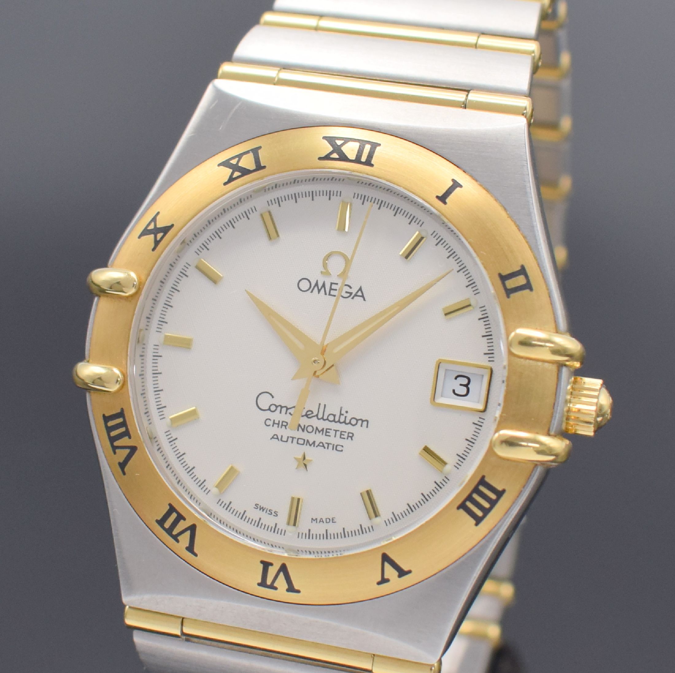 Detail a: OMEGA Constellation Chronometer gut erhaltene Herrenarmbanduhr Referenz 12023000, Schweiz verk. 03/2009, Automatik, Edelstahl & Gold komb., Boden ...