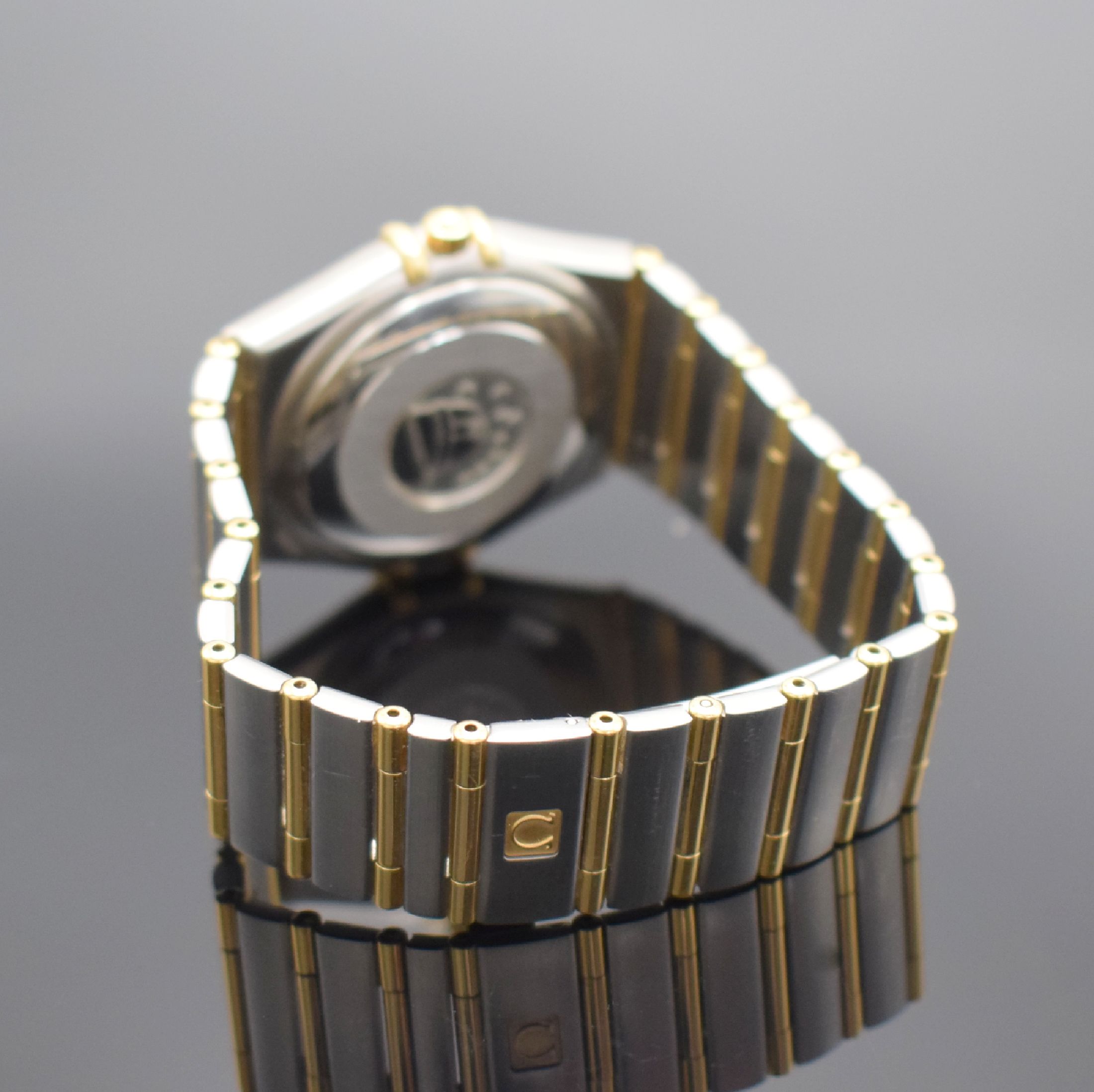 Detail b: OMEGA Constellation Chronometer gut erhaltene Herrenarmbanduhr Referenz 12023000, Schweiz verk. 03/2009, Automatik, Edelstahl & Gold komb., Boden ...