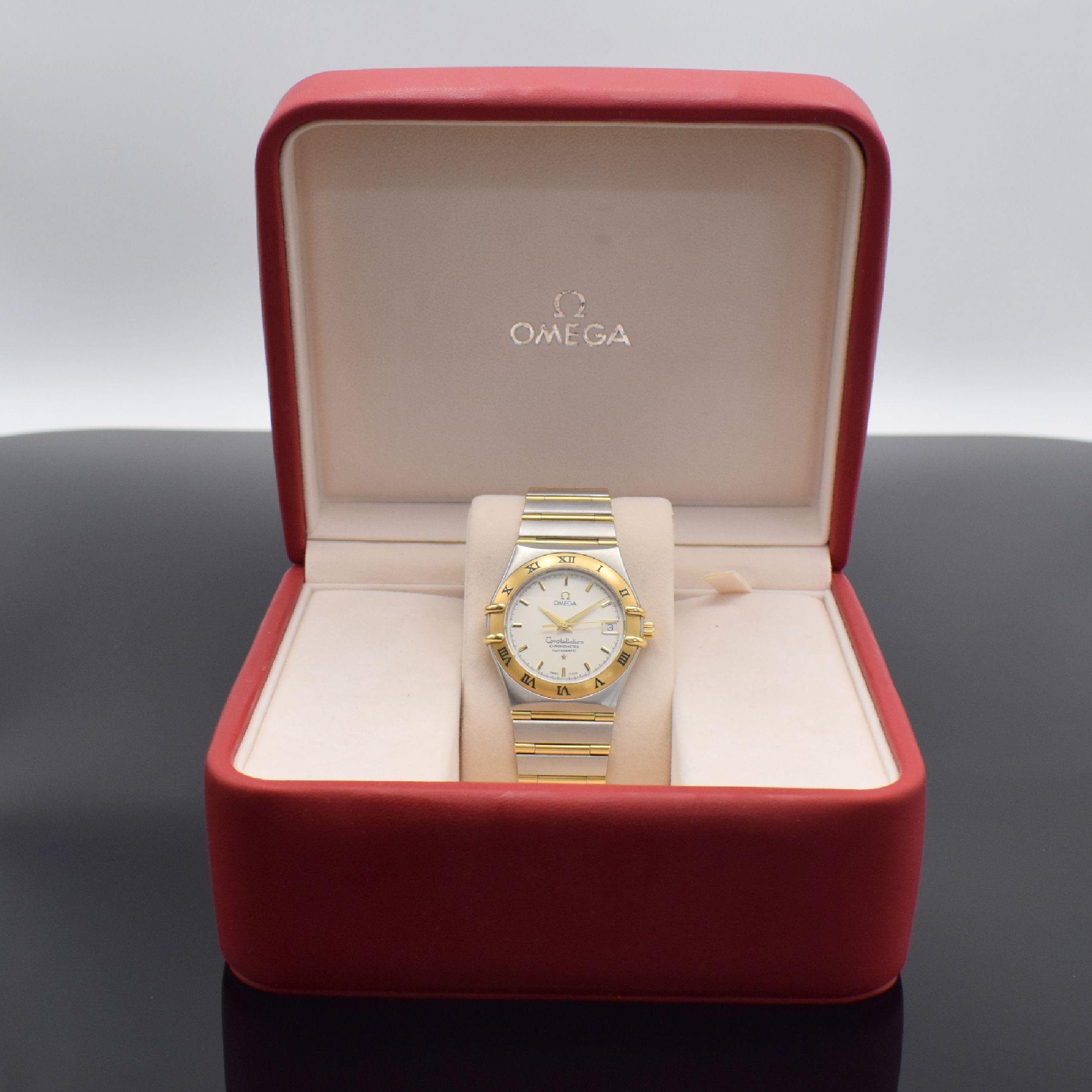 Detail f: OMEGA Constellation Chronometer gut erhaltene Herrenarmbanduhr Referenz 12023000, Schweiz verk. 03/2009, Automatik, Edelstahl & Gold komb., Boden ...