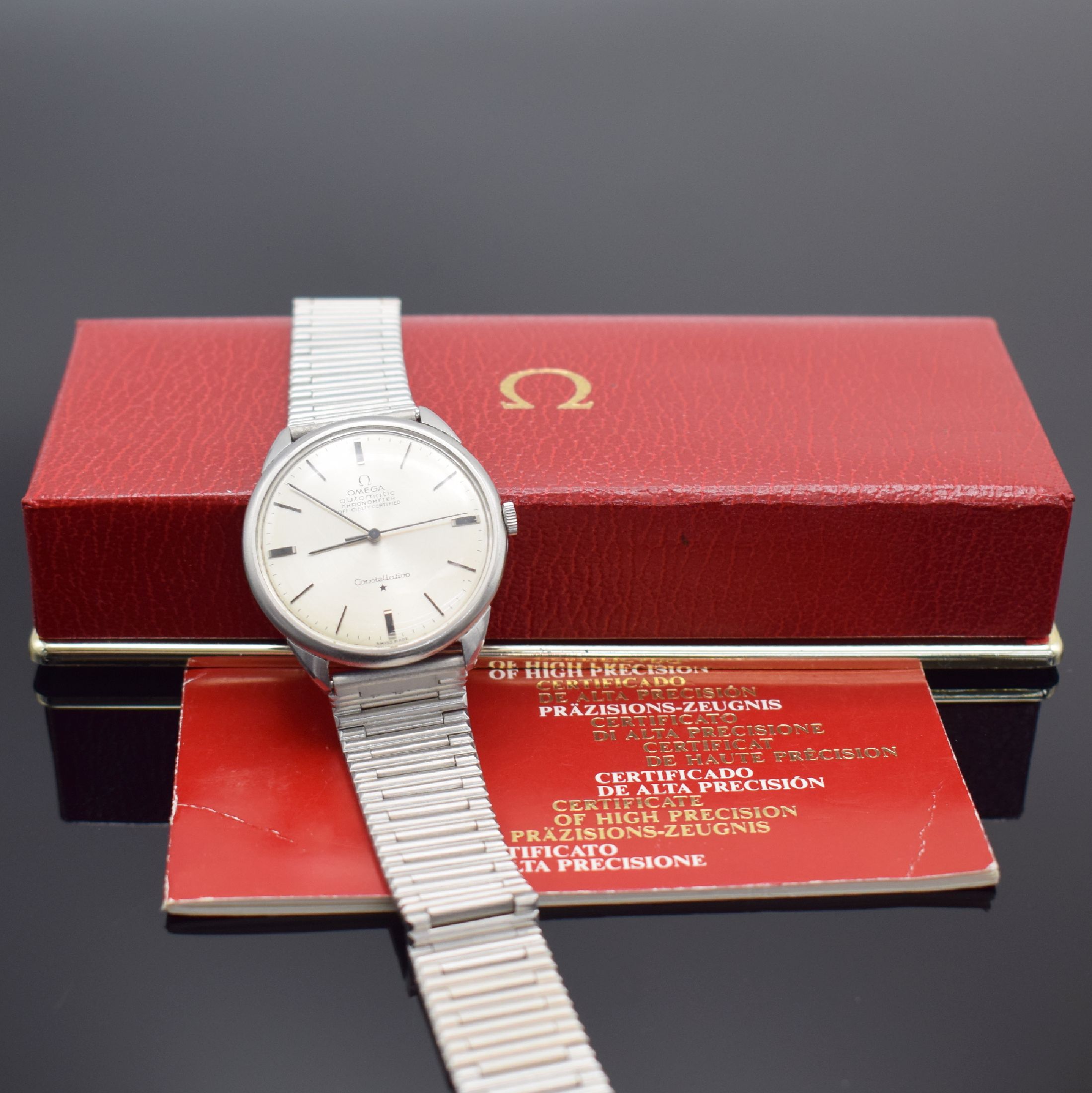 Detail e: OMEGA Constellation Chronometer Armbanduhr mitoriginal Präzisionszeugnis & Etui, Schweiz um 1968, Automatik, Referenz 163.001, 3-teil. Geh., Boden & ...