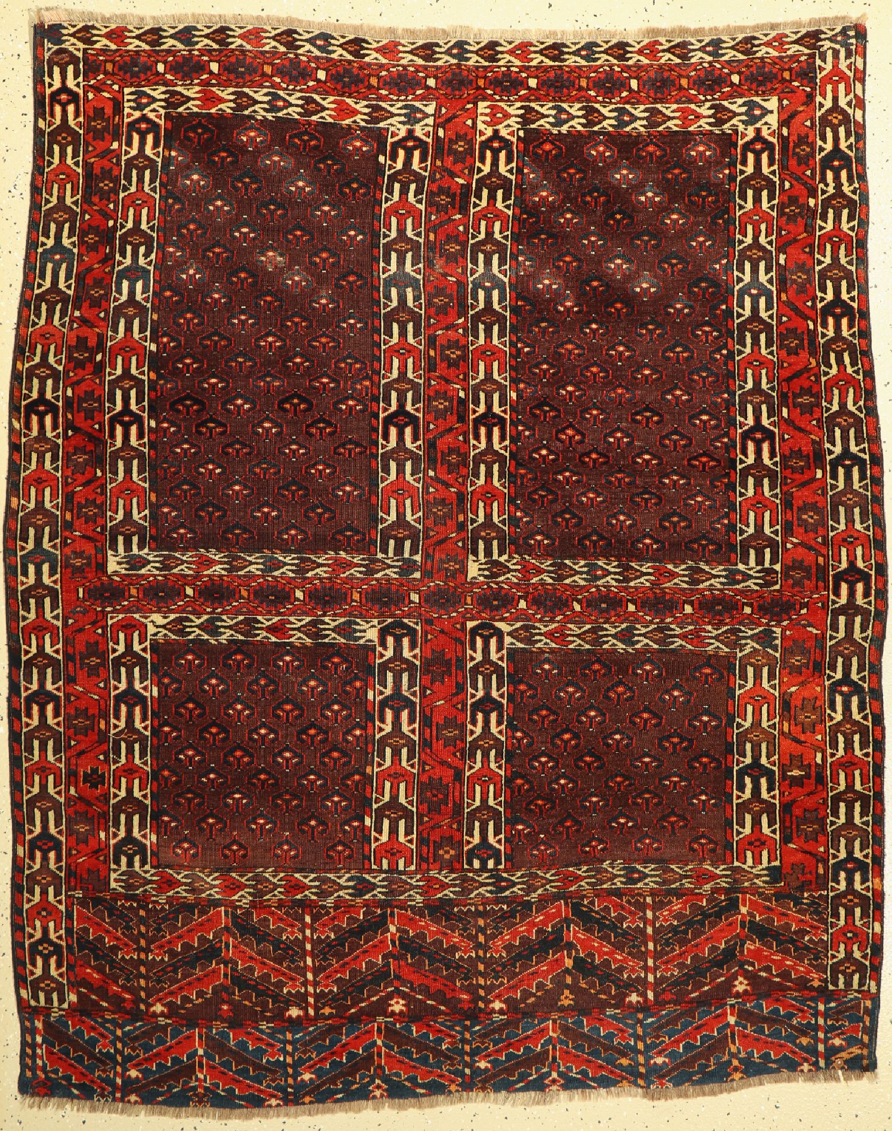Seltener Yomud Engsi, Turkmenistan, 19.Jhd,Wolle auf Wolle, ca. 170 x 138 cm, EHZ:(Alters-und Gebrauchspuren), mit Blauer Baumschürze.