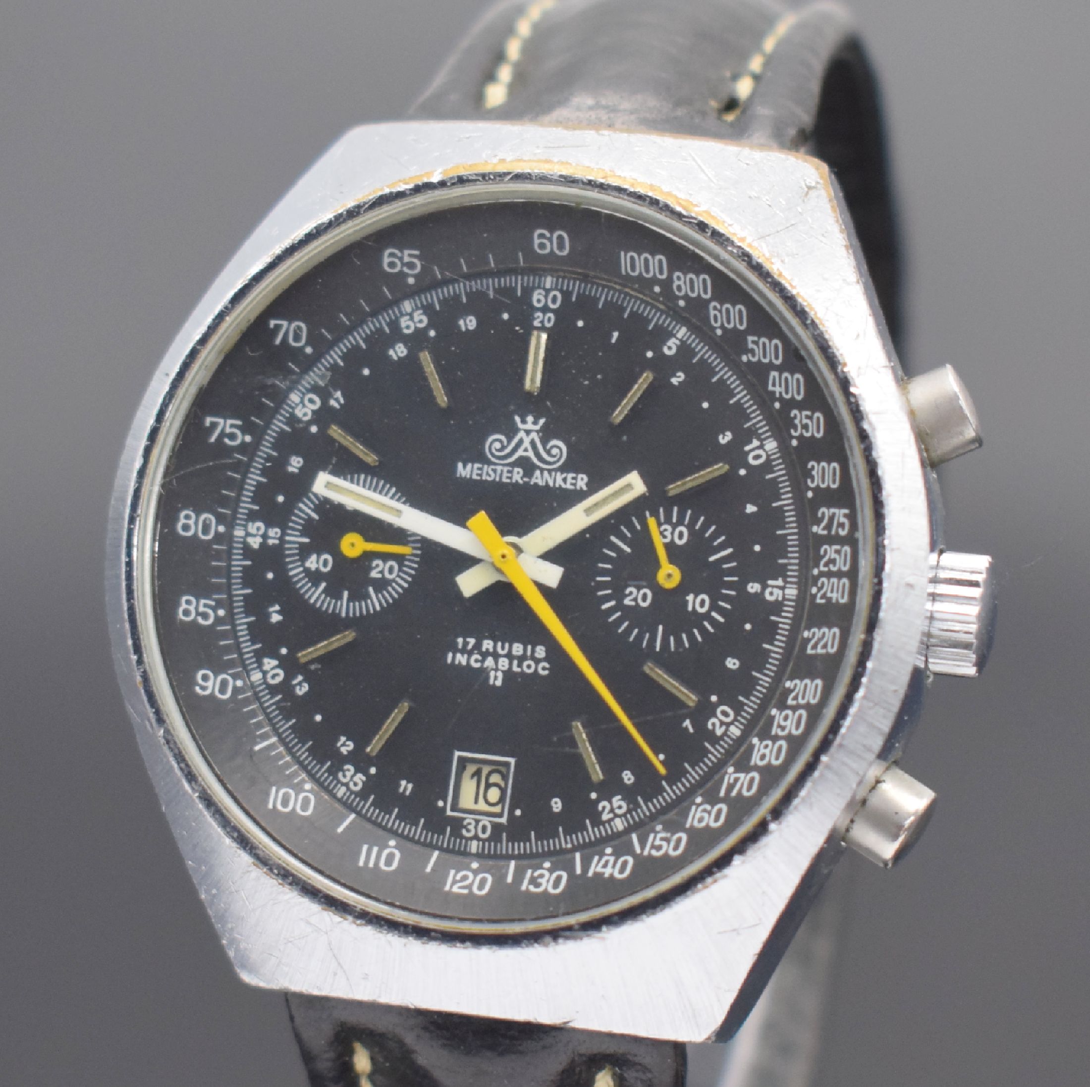 Detail a: MEISTER-ANKER Herrenchronograph mit Kaliber Valjoux 7734, Schweiz um 1970, Handaufzug, verchr. Geh., Stahlboden geschr., schwarzes Zifferbl. m. ...