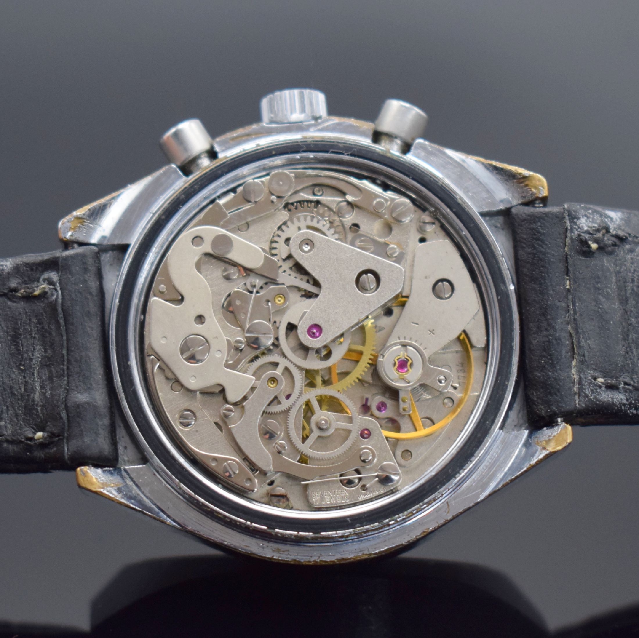 Detail d: MEISTER-ANKER Herrenchronograph mit Kaliber Valjoux 7734, Schweiz um 1970, Handaufzug, verchr. Geh., Stahlboden geschr., schwarzes Zifferbl. m. ...
