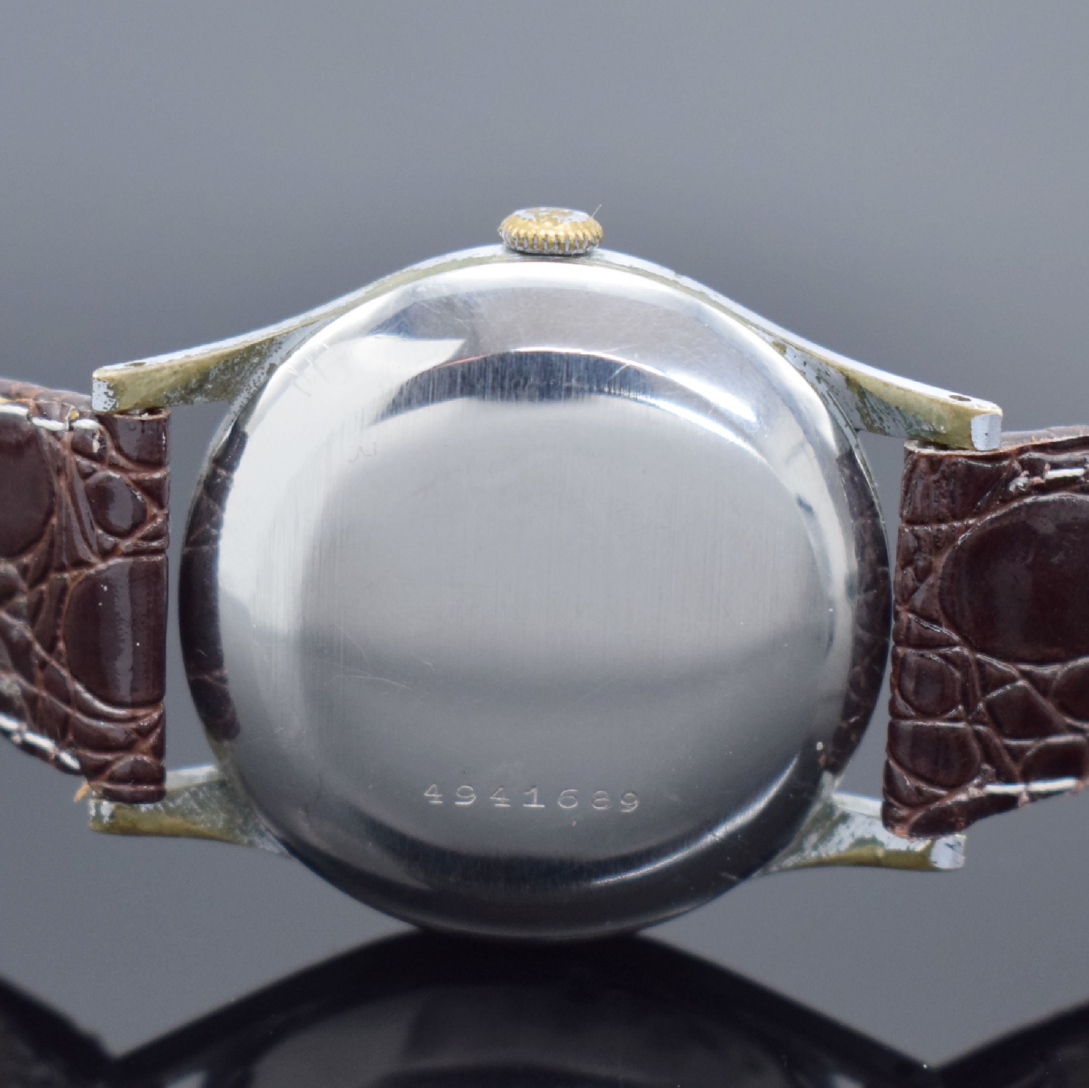 Detail c: DOXA Herrenarmbanduhr mit Hammerautomatik, Schweiz um 1950, verchr. Geh., Stahlboden aufgedr., silb. Zifferbl. m. gold. Std.-Ind., gold. Zeiger, ...