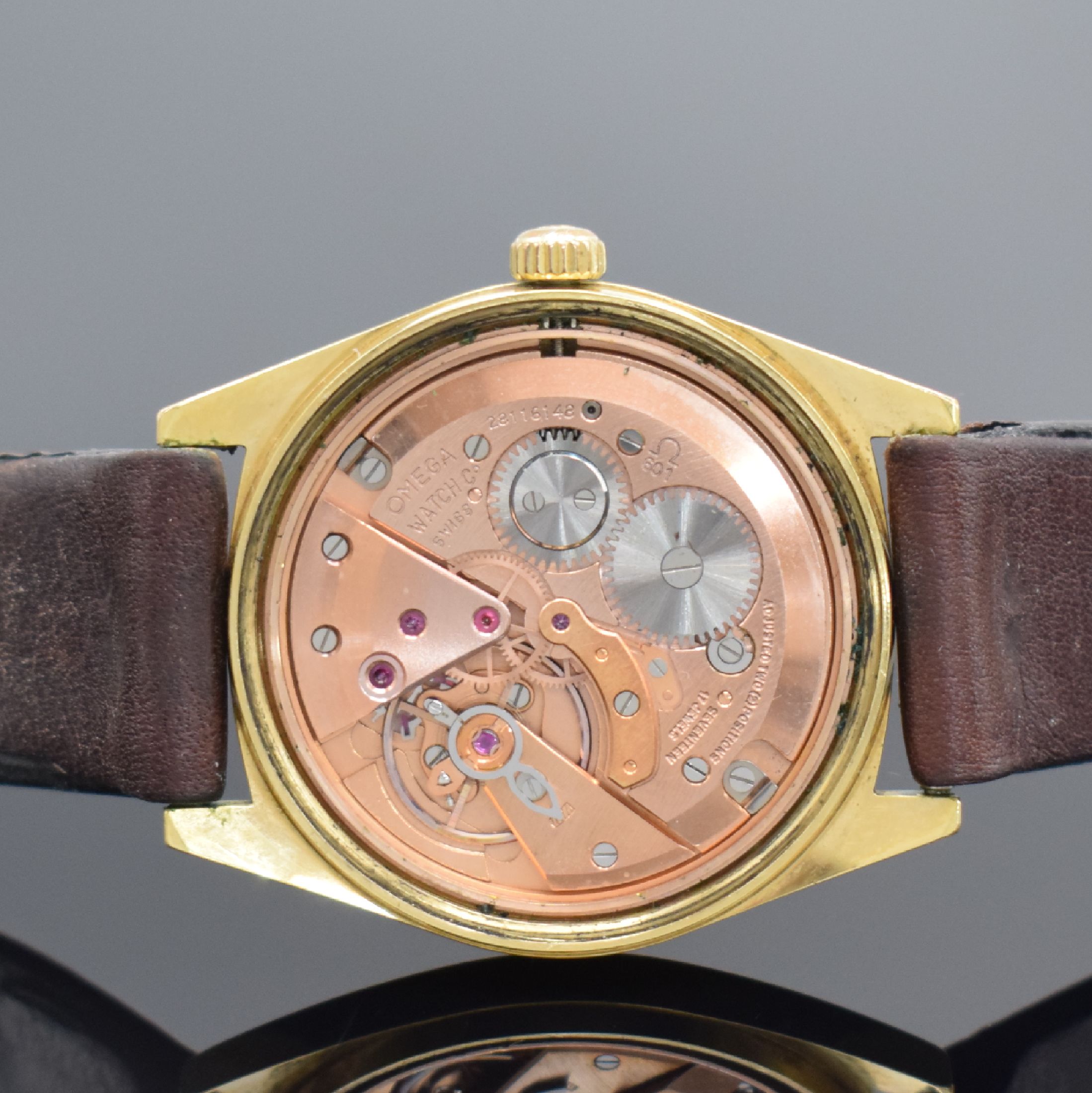Detail d: OMEGA Geneve Herrenarmbanduhr, Schweiz um 1969, Handaufzug, Ref. 135.041, verg. Gehäuse, Stahlboden geschr., silb. Zifferbl. m. aufges. Std.-Ind., ...