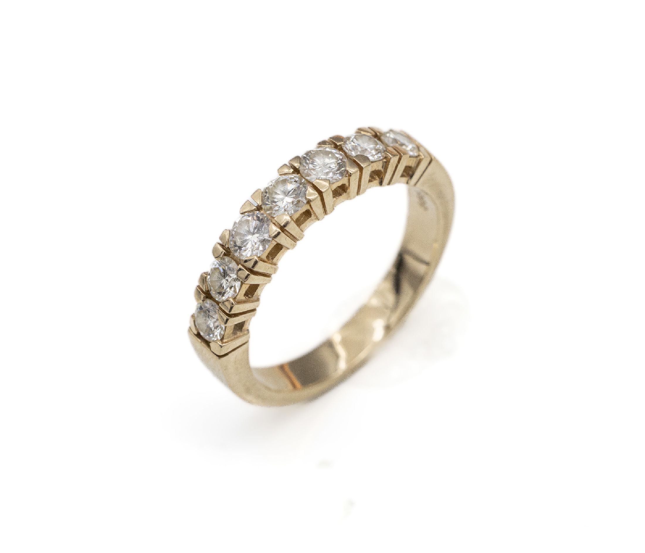 14 kt Gold Brillant-Ring, GG 585/000, 7 Brillanten zus. ca. 1.10 ct Weiß/vvs-vs, RW 57, ca. 5.1 g