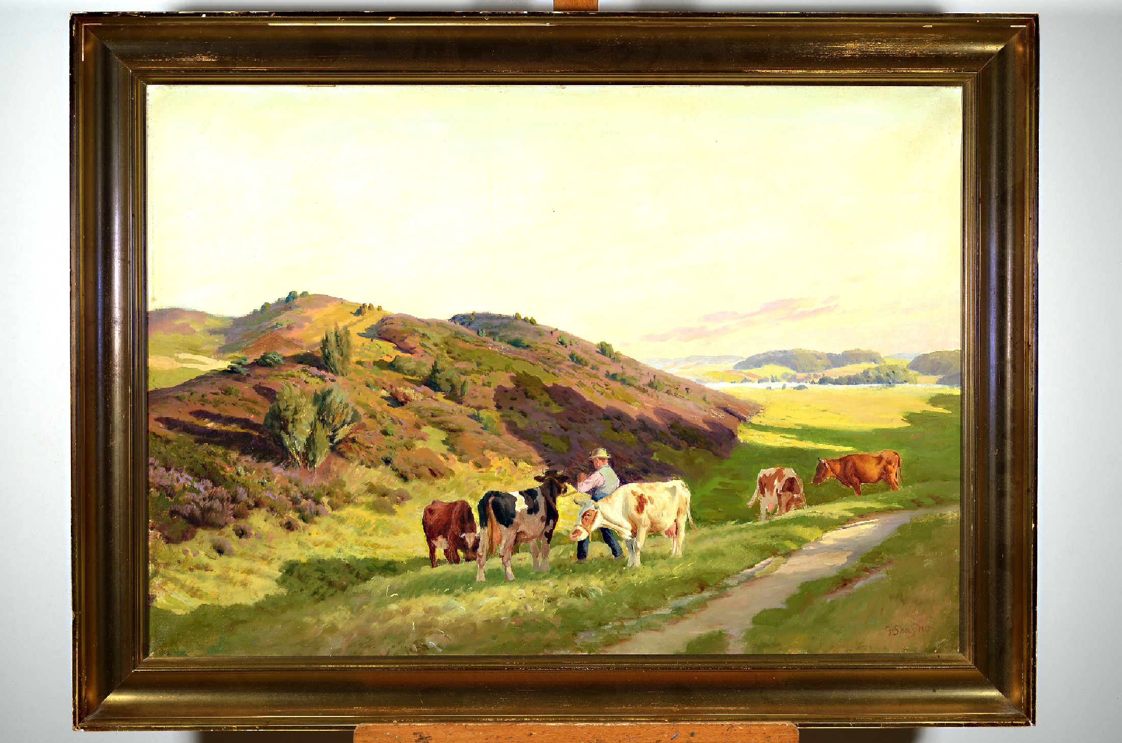 Georg Skodstrup, dänischer Künstler des frühen 20.Jh., hügelige Landschaft mit Hirte und Kuhherde, rechts unten signiert, Öl/Lwd, Rahmen, 80x110 ...