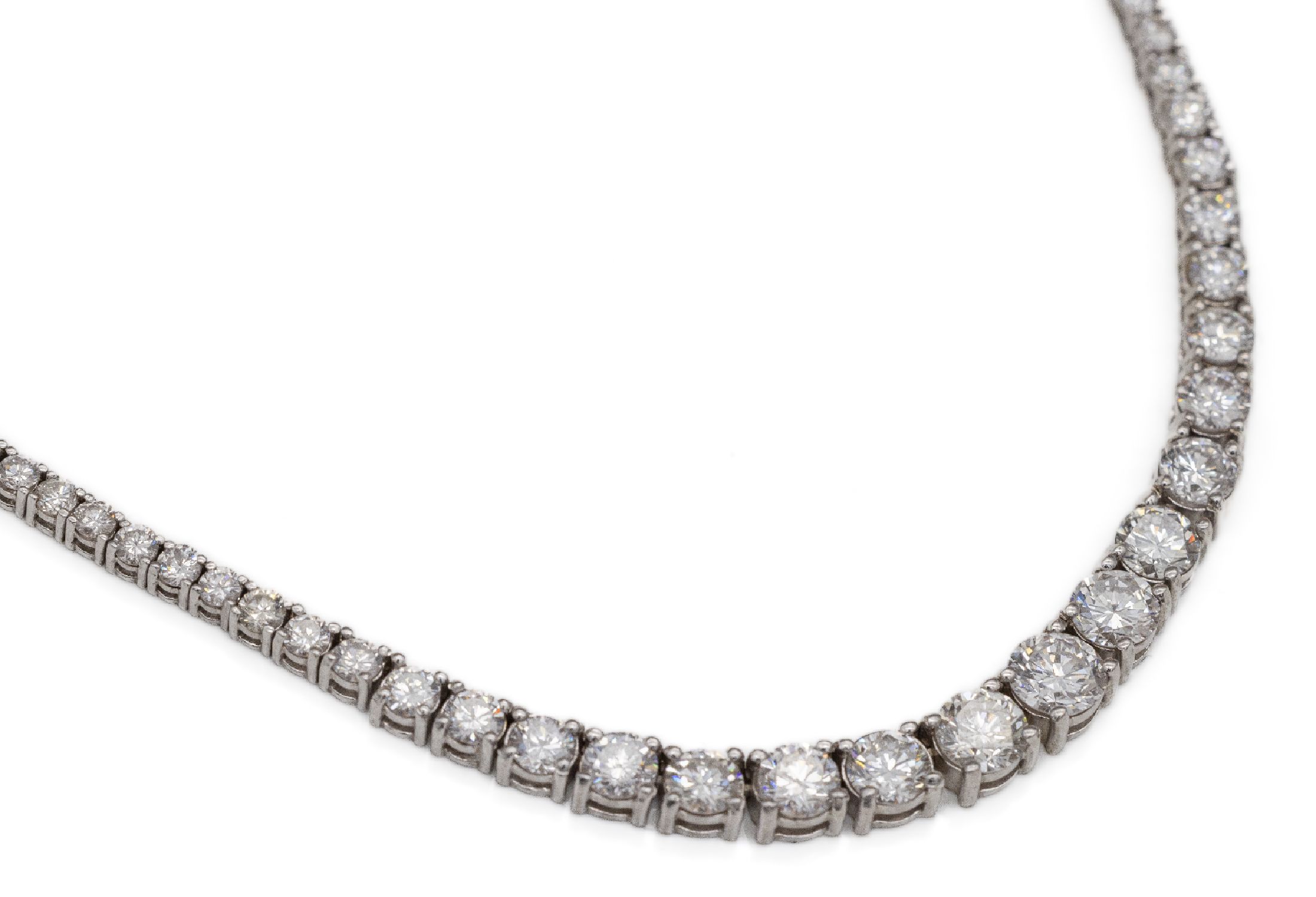 14 kt Gold Brillant-Collier, WG 585/000, 174 einzeln im Verlauf gefasste Brillanten zus. ca. 10.00 ct feines Weiß-Weiß/vs-si, L. ca. 45.5 cm, ca. ...