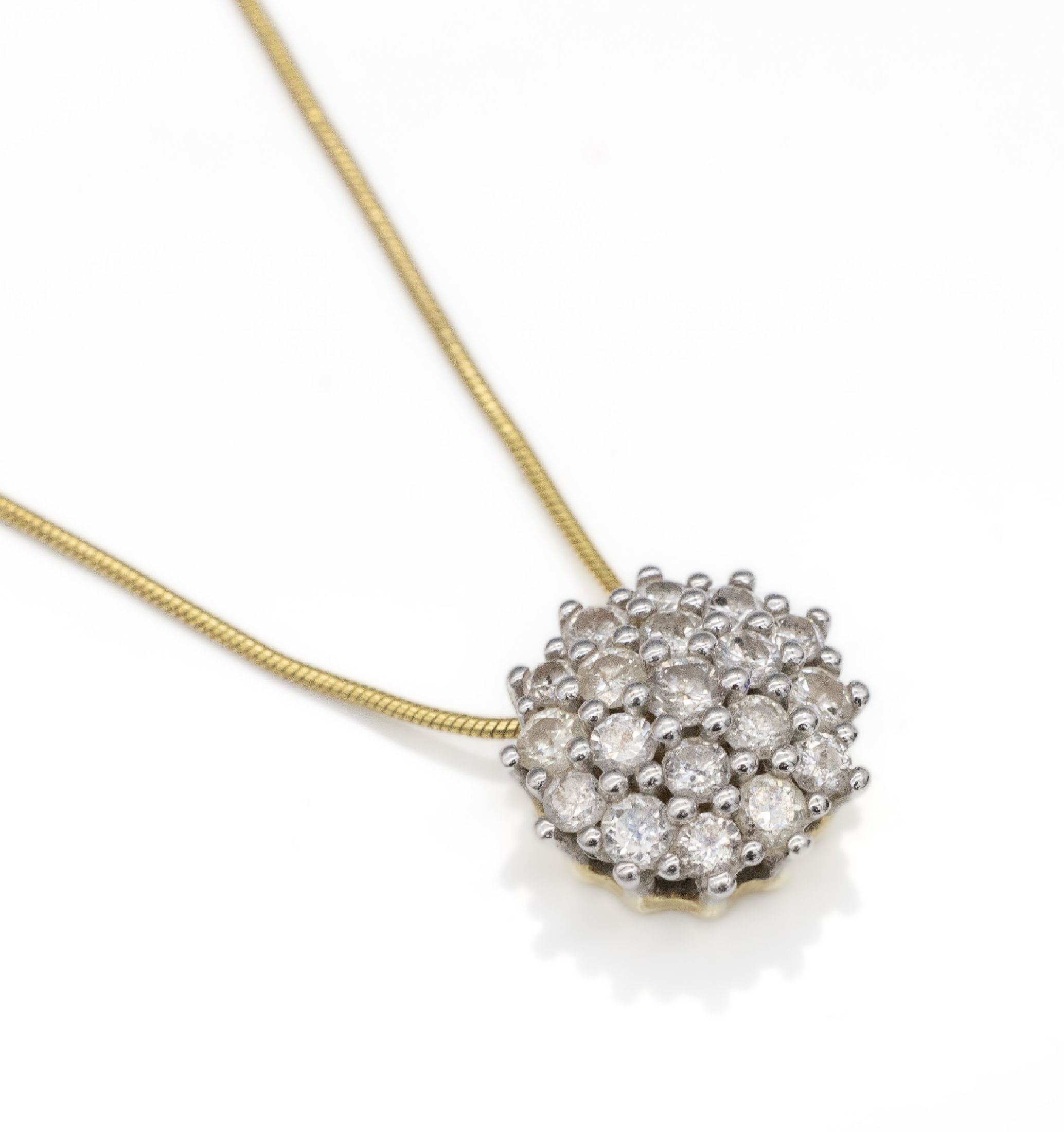 14 kt Gold Brillant Anhänger, GG/WG 585/ 000, 19 Brillanten zus. ca. 1.00 ct (grav.) Weiß/p, an Kette, l. geknickt, L. ca. 48 cm, total ca. 5.4 g, ...