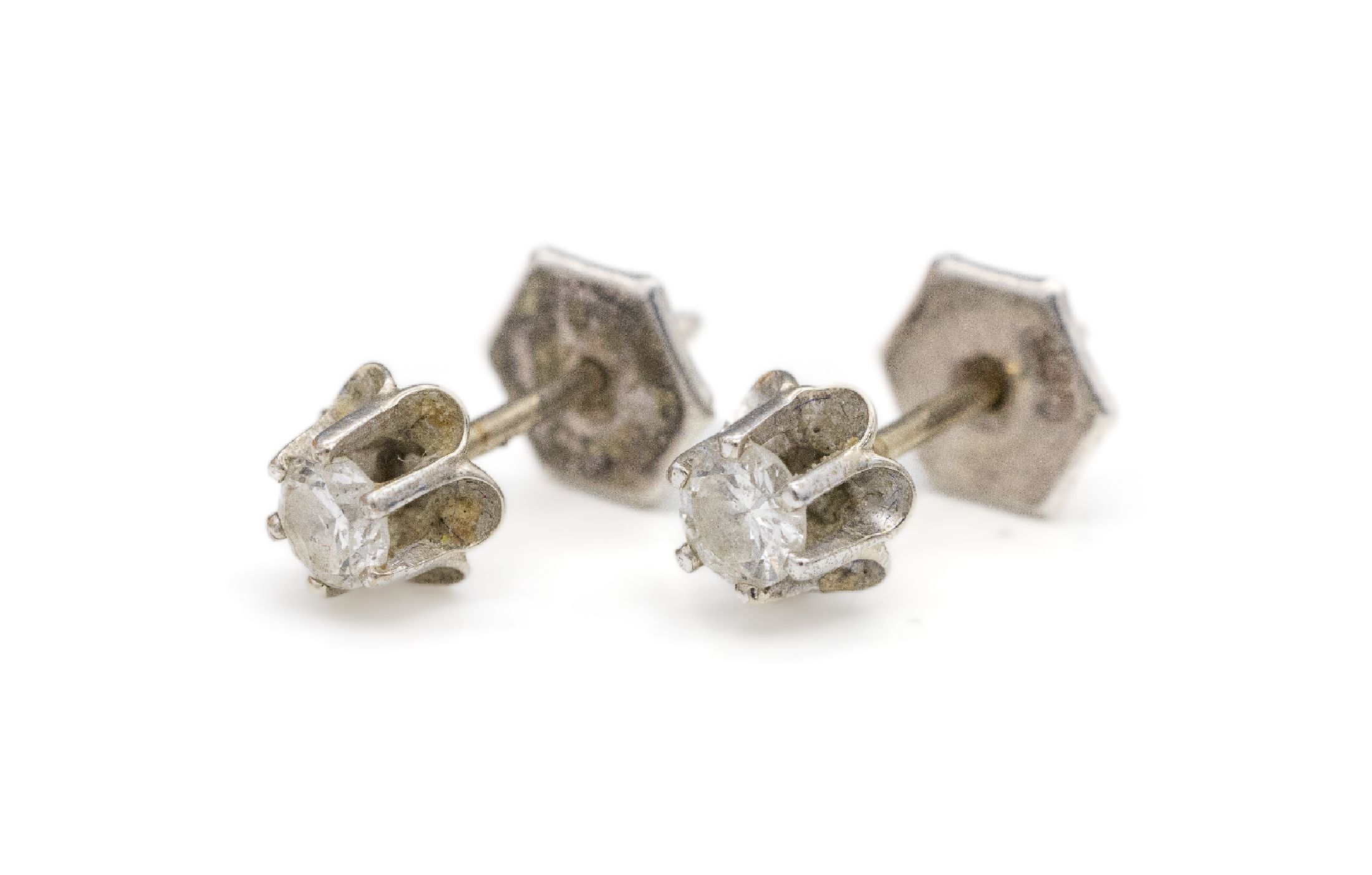Detail a: 14 kt Gold Brillant-Ohrstecker, WG 585/000,2 Brillanten zus. ca. 0.30 ct Weiß/p, Brisuren925er Silber sek.