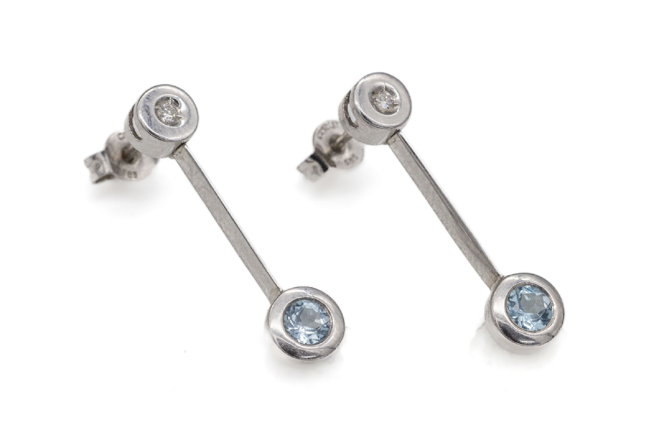 Detail a: Paar 14 kt Gold Brillant-Aquamarin-Ohrstecker, WG 585/000, 2 Brillanten zus. ca. 0.08 ct Weiß/si, 2 rundfacett. Aquamarine zus. ca. 0.30 ct, total ...