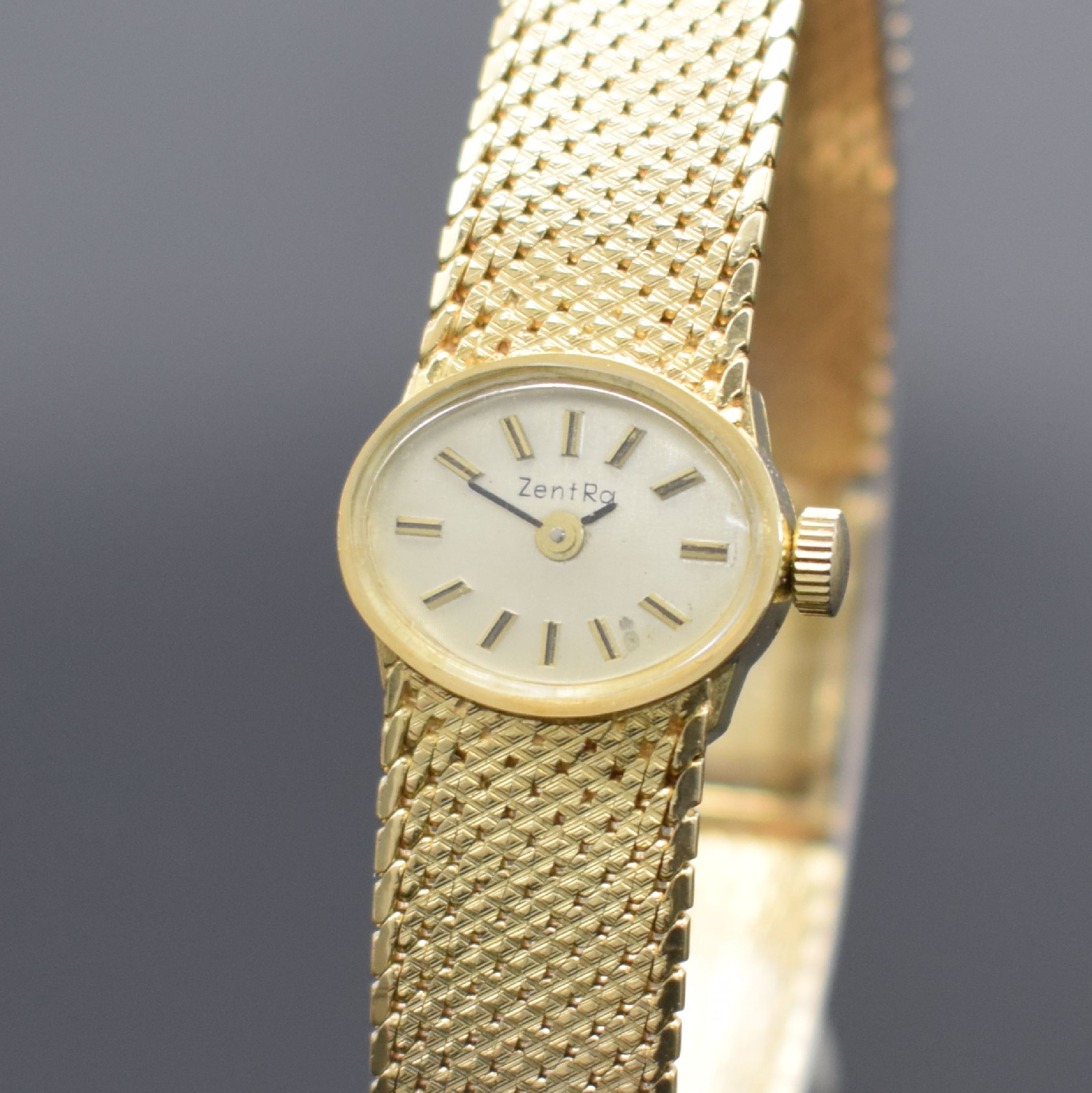 Detail a: ZENTRA Damenarmbanduhr in GG 585/000, Handaufzug, Schweiz um 1965, Boden aufgedr., silb. Zifferbl. m. aufgel. Indizes altersbed. fl., Anz. v. Std. & ...