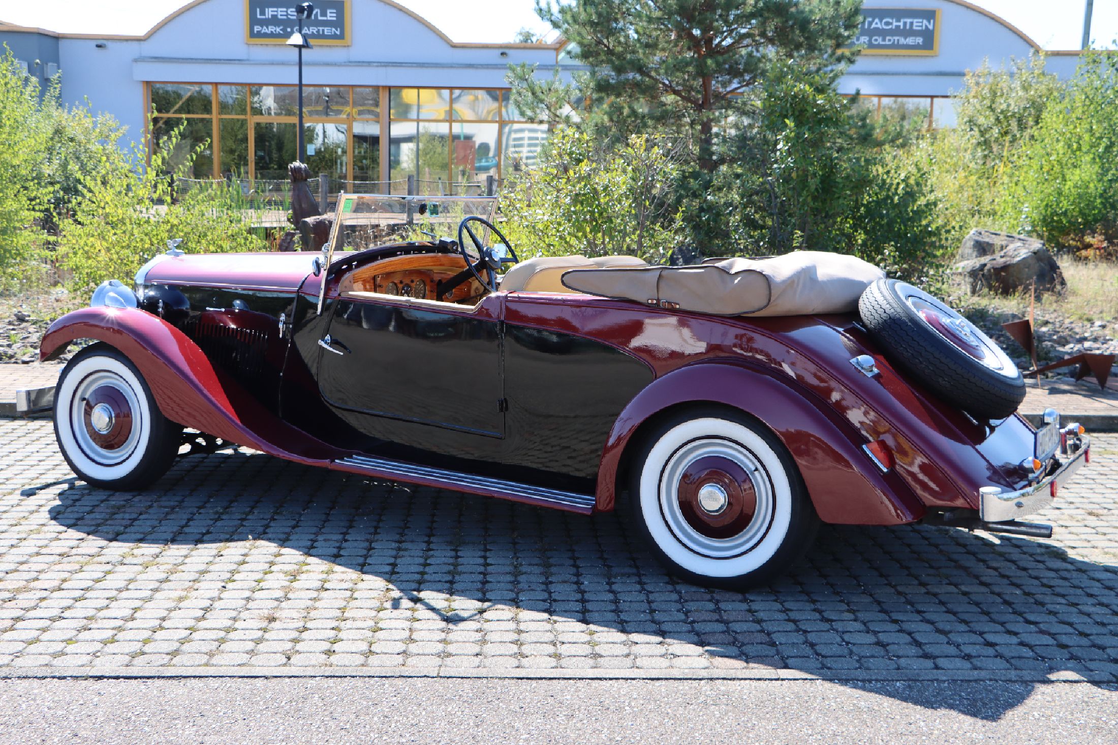 Detail b: 1947 Bentley MK VI Special, Fahrgestellnummer: B 417 Motor Nr.: B 459 C. Wie so viele Bentley MK 6 wurde auch dieser ursprünglich mit einer ...