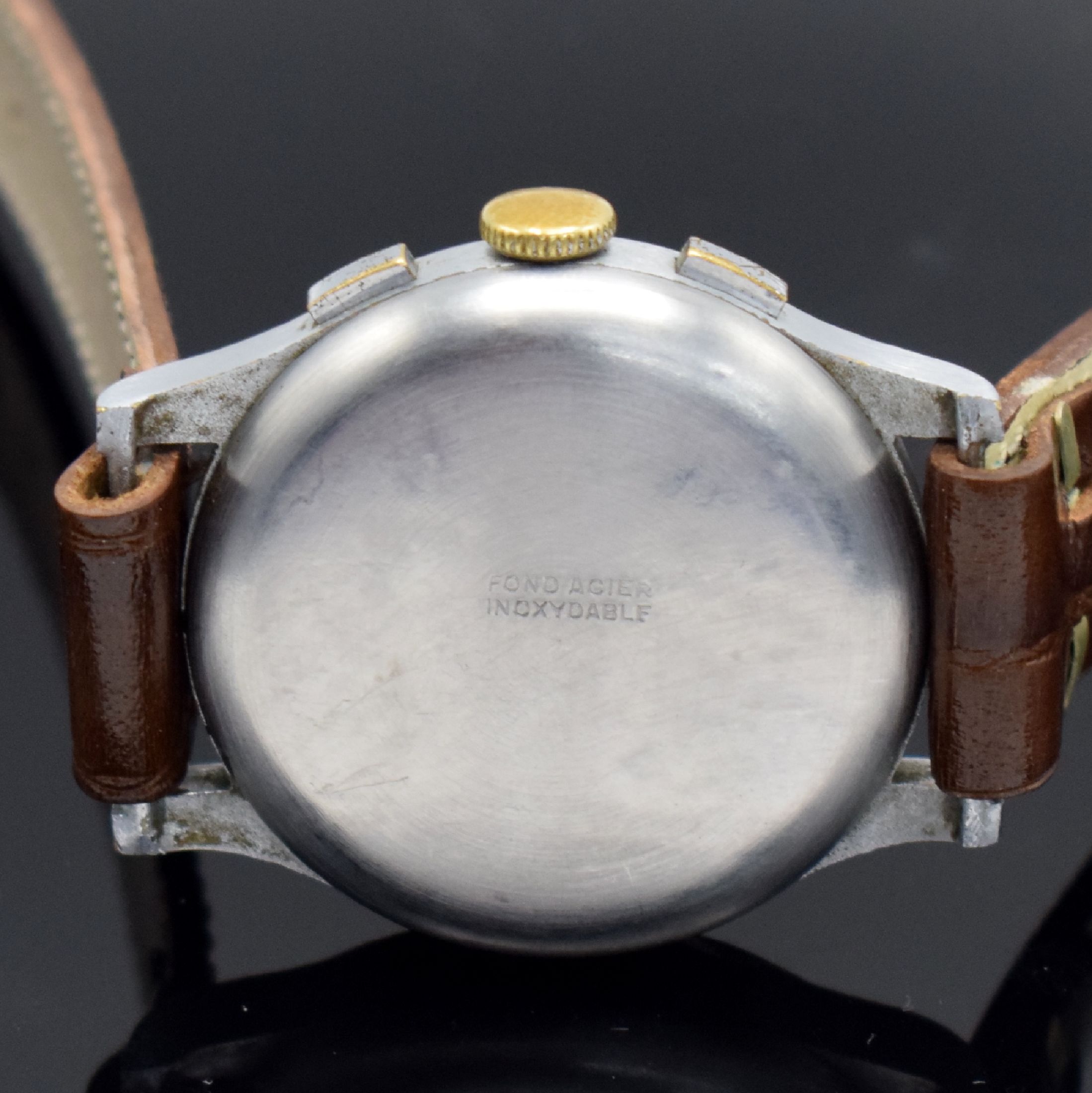 Detail e: SCHWARZ Geneve Herrenarmbanduhr mit Chronograph, Schweiz um 1950, Handaufzug, verchr. Geh., Stahlboden aufgedr., gold. Zifferblatt m. arab. Zahlen, ...