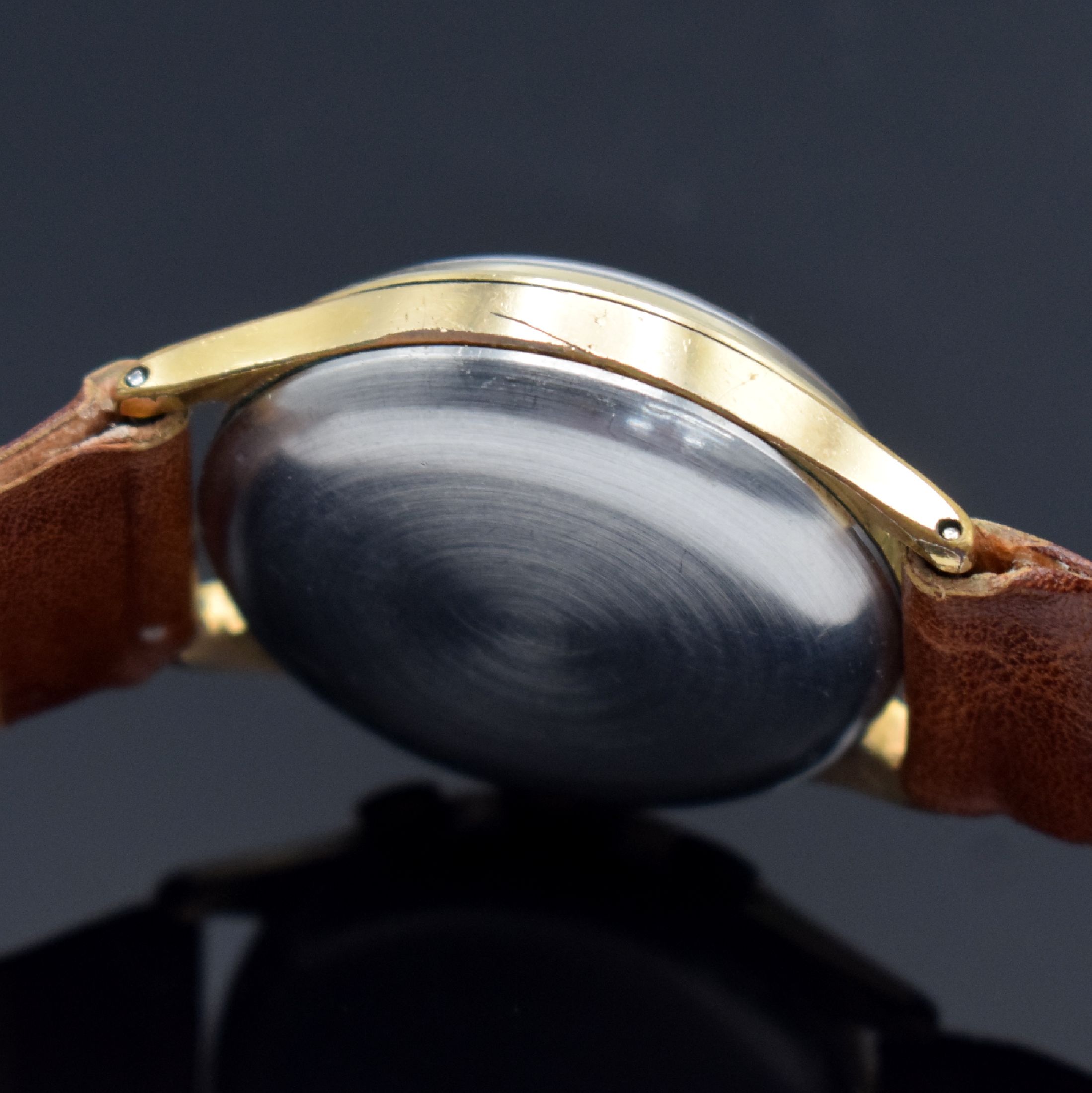 Detail e: MULFI Herrenarmbanduhr mit Chronograph, Schweiz um 1950, Handaufzug, verg. Gehäuse, Stahlboden aufgedr., braunes Zifferbl. altersbed. fl./pat., ...