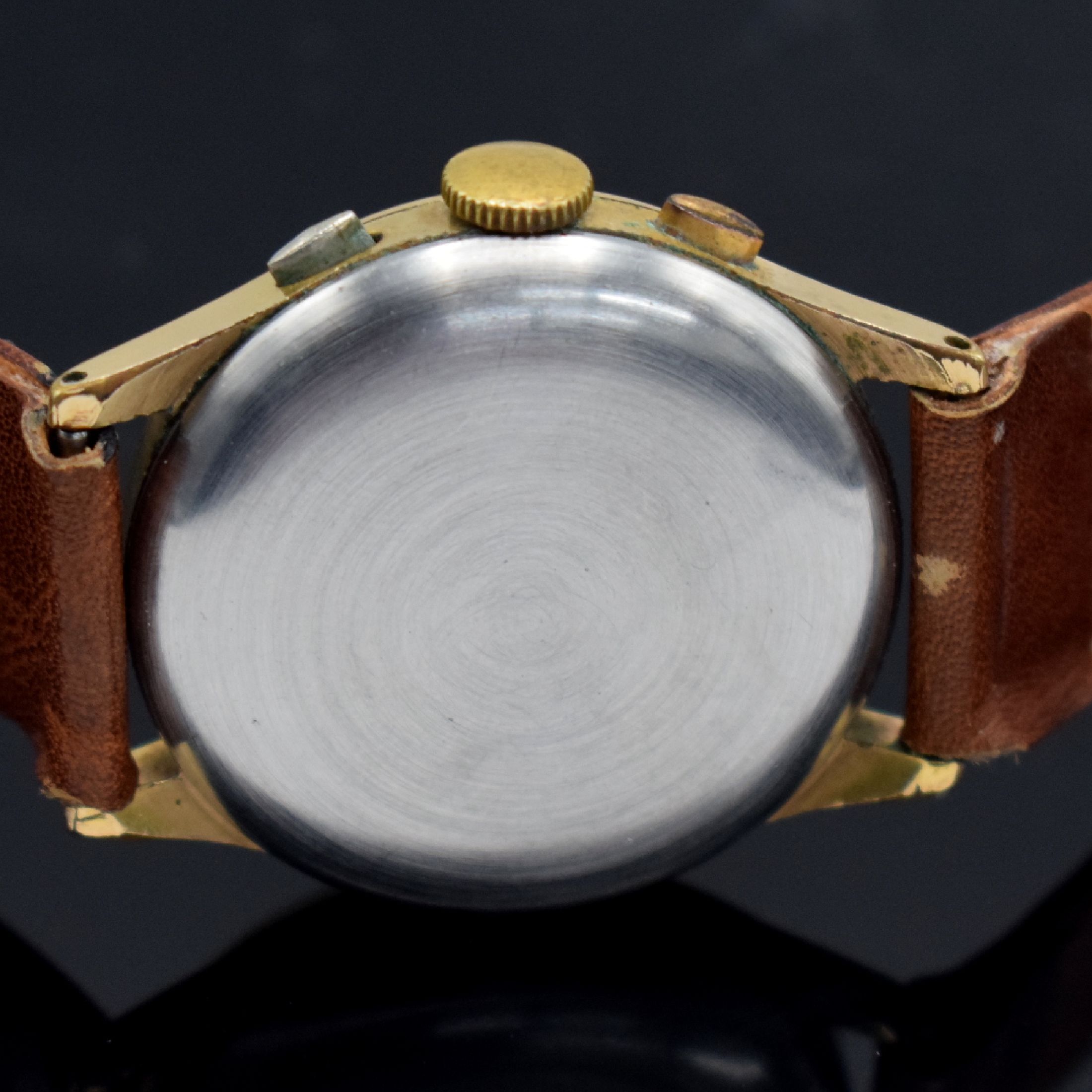 Detail f: MULFI Herrenarmbanduhr mit Chronograph, Schweiz um 1950, Handaufzug, verg. Gehäuse, Stahlboden aufgedr., braunes Zifferbl. altersbed. fl./pat., ...