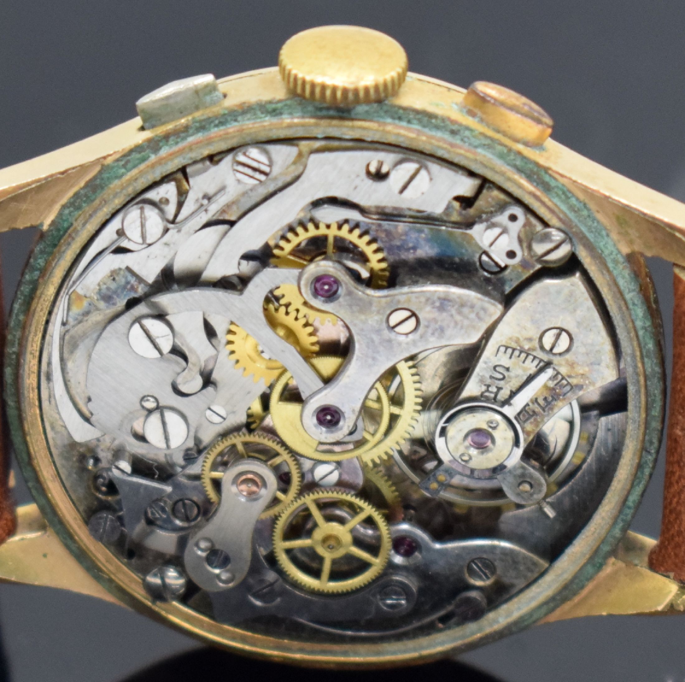Detail g: MULFI Herrenarmbanduhr mit Chronograph, Schweiz um 1950, Handaufzug, verg. Gehäuse, Stahlboden aufgedr., braunes Zifferbl. altersbed. fl./pat., ...