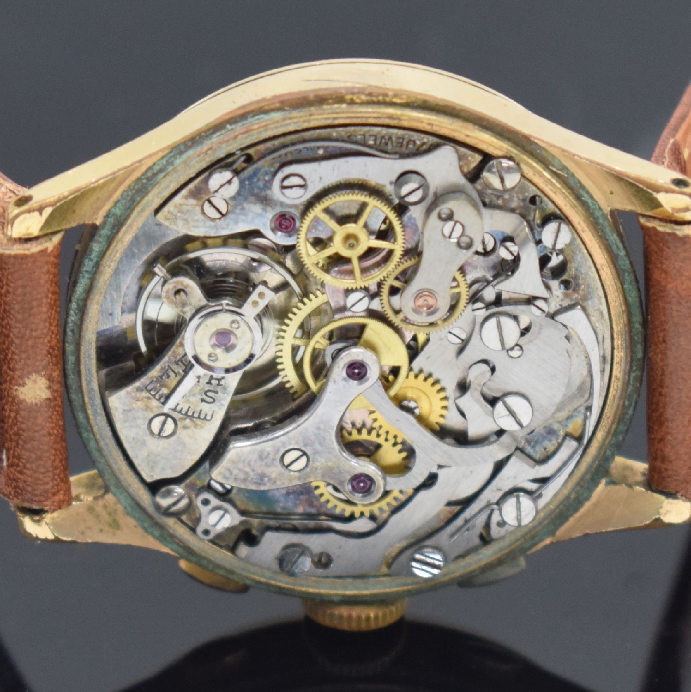 Detail h: MULFI Herrenarmbanduhr mit Chronograph, Schweiz um 1950, Handaufzug, verg. Gehäuse, Stahlboden aufgedr., braunes Zifferbl. altersbed. fl./pat., ...