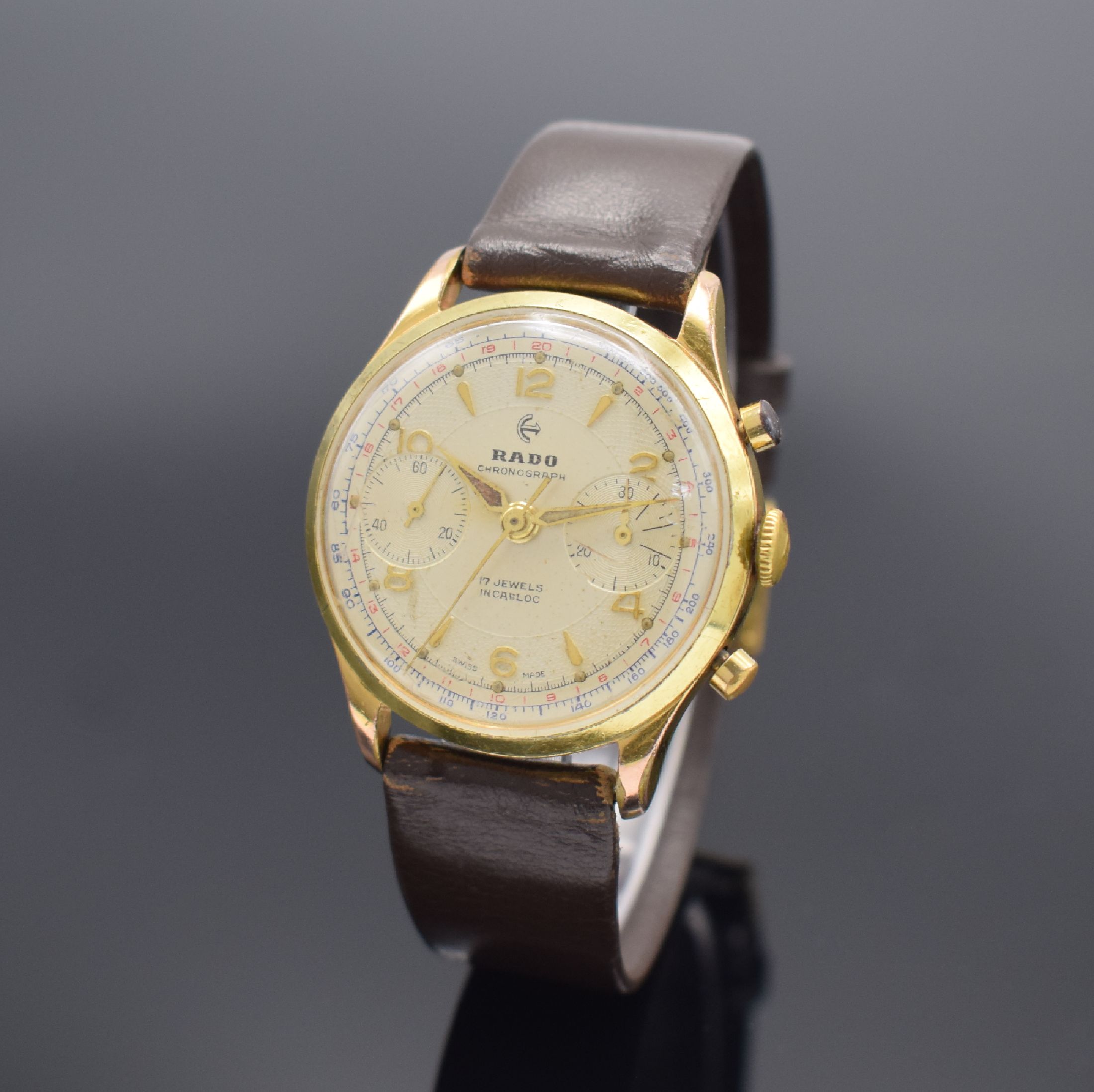 RADO Herrenarmbanduhr mit Chronograph, Schweiz um 1960, Handaufzug, verg. Gehäuse, Stahlboden & Glasrand aufgedr., silb. Zifferbl. m. aufges. gold. ...