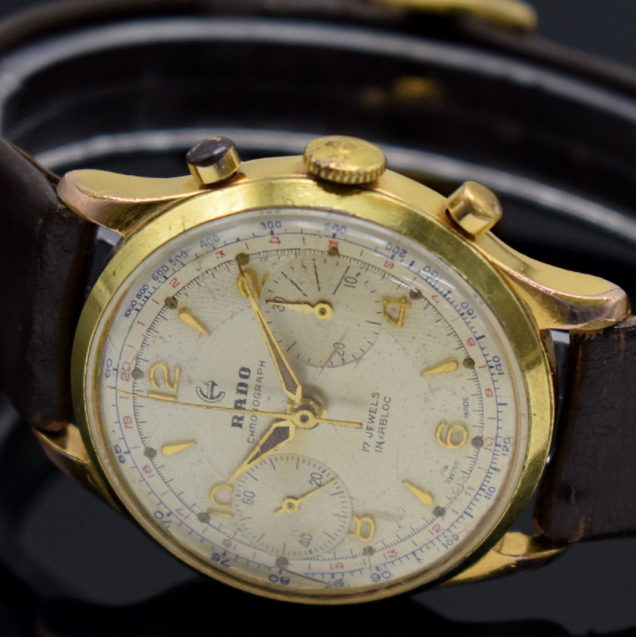 Detail b: RADO Herrenarmbanduhr mit Chronograph, Schweiz um 1960, Handaufzug, verg. Gehäuse, Stahlboden & Glasrand aufgedr., silb. Zifferbl. m. aufges. gold. ...