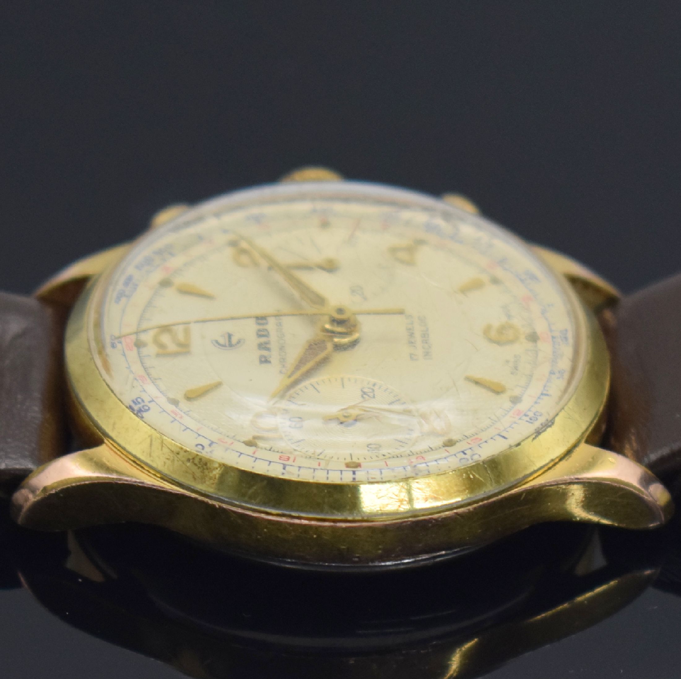 Detail d: RADO Herrenarmbanduhr mit Chronograph, Schweiz um 1960, Handaufzug, verg. Gehäuse, Stahlboden & Glasrand aufgedr., silb. Zifferbl. m. aufges. gold. ...