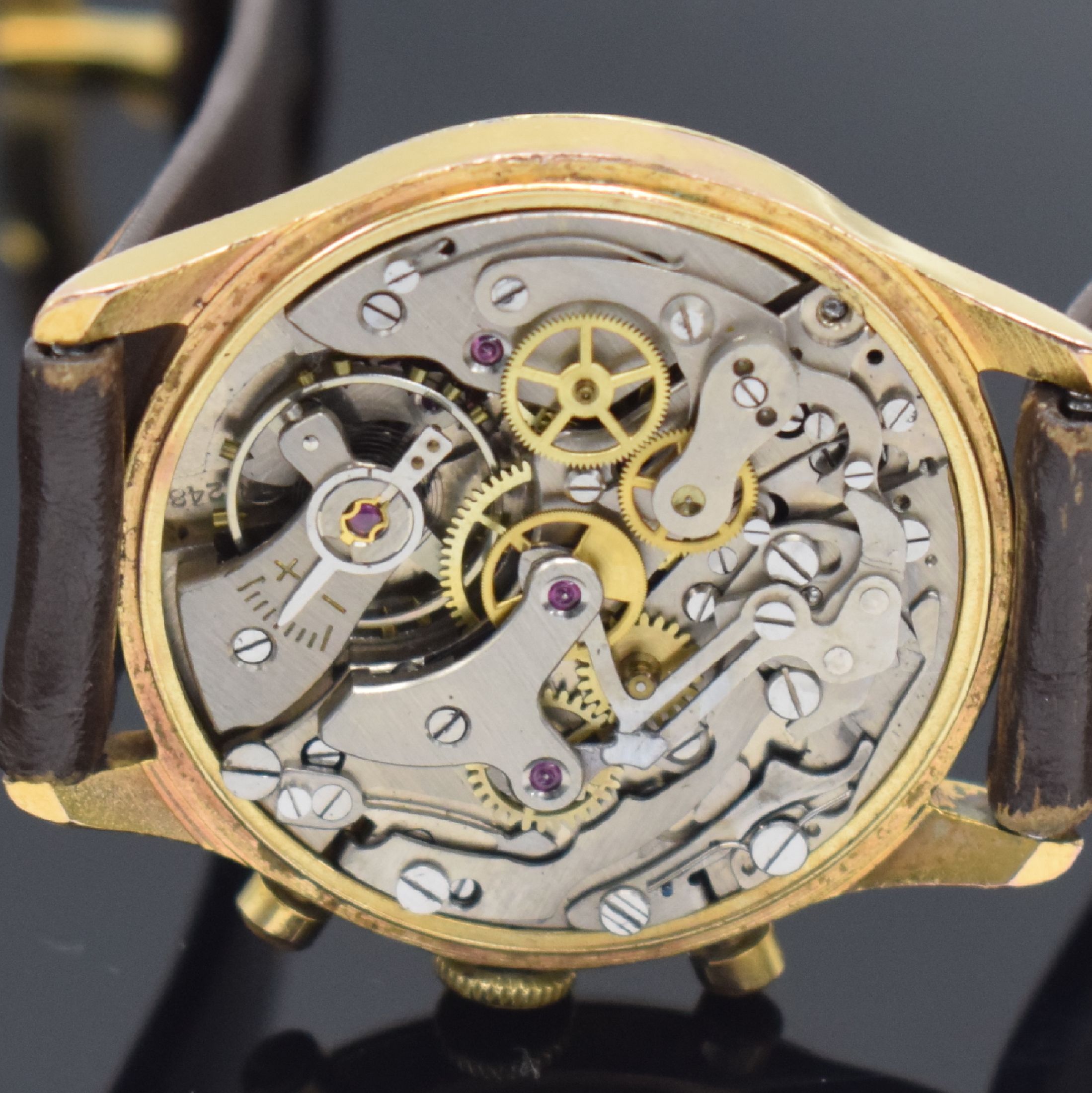 Detail f: RADO Herrenarmbanduhr mit Chronograph, Schweiz um 1960, Handaufzug, verg. Gehäuse, Stahlboden & Glasrand aufgedr., silb. Zifferbl. m. aufges. gold. ...