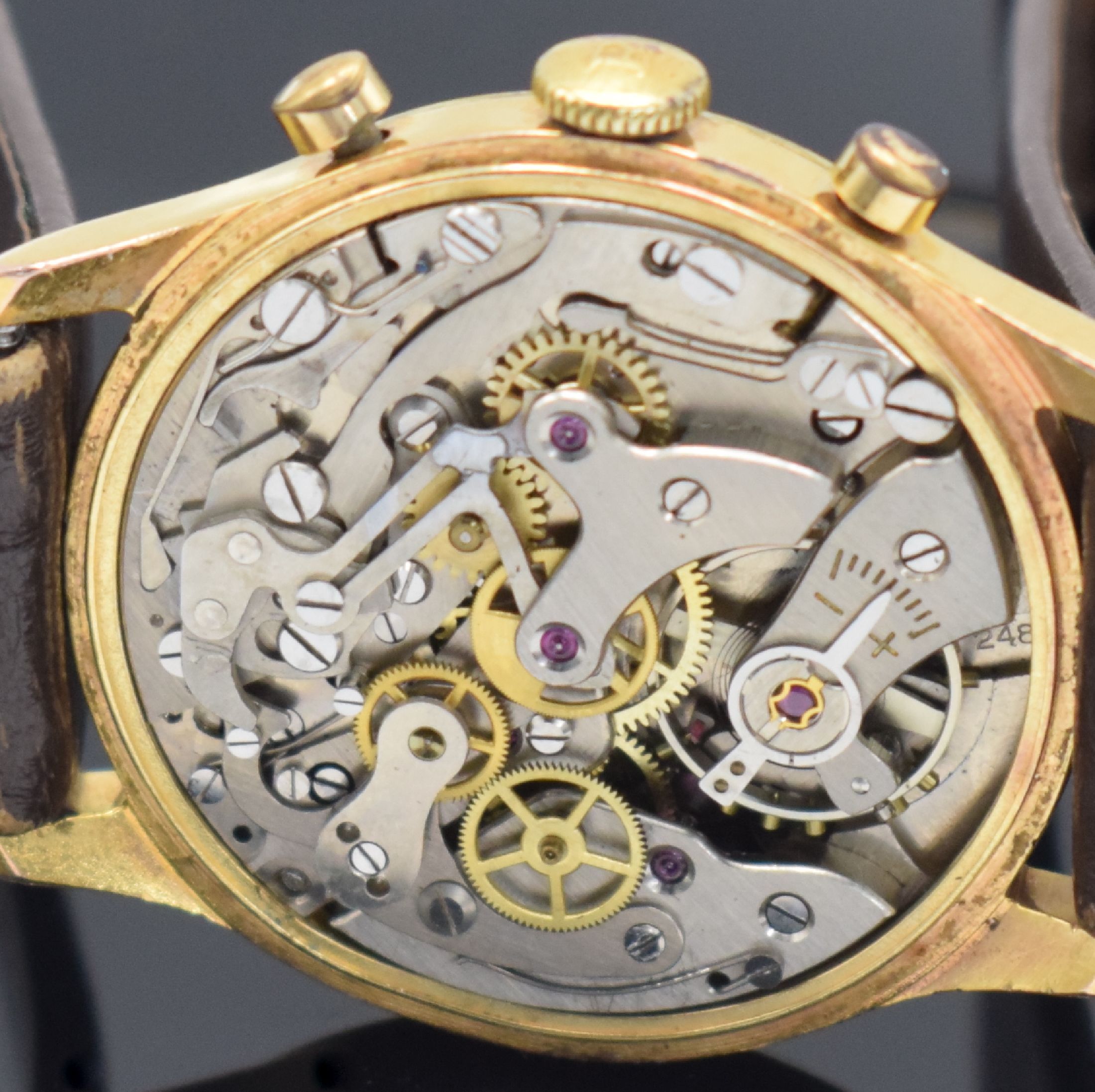 Detail g: RADO Herrenarmbanduhr mit Chronograph, Schweiz um 1960, Handaufzug, verg. Gehäuse, Stahlboden & Glasrand aufgedr., silb. Zifferbl. m. aufges. gold. ...