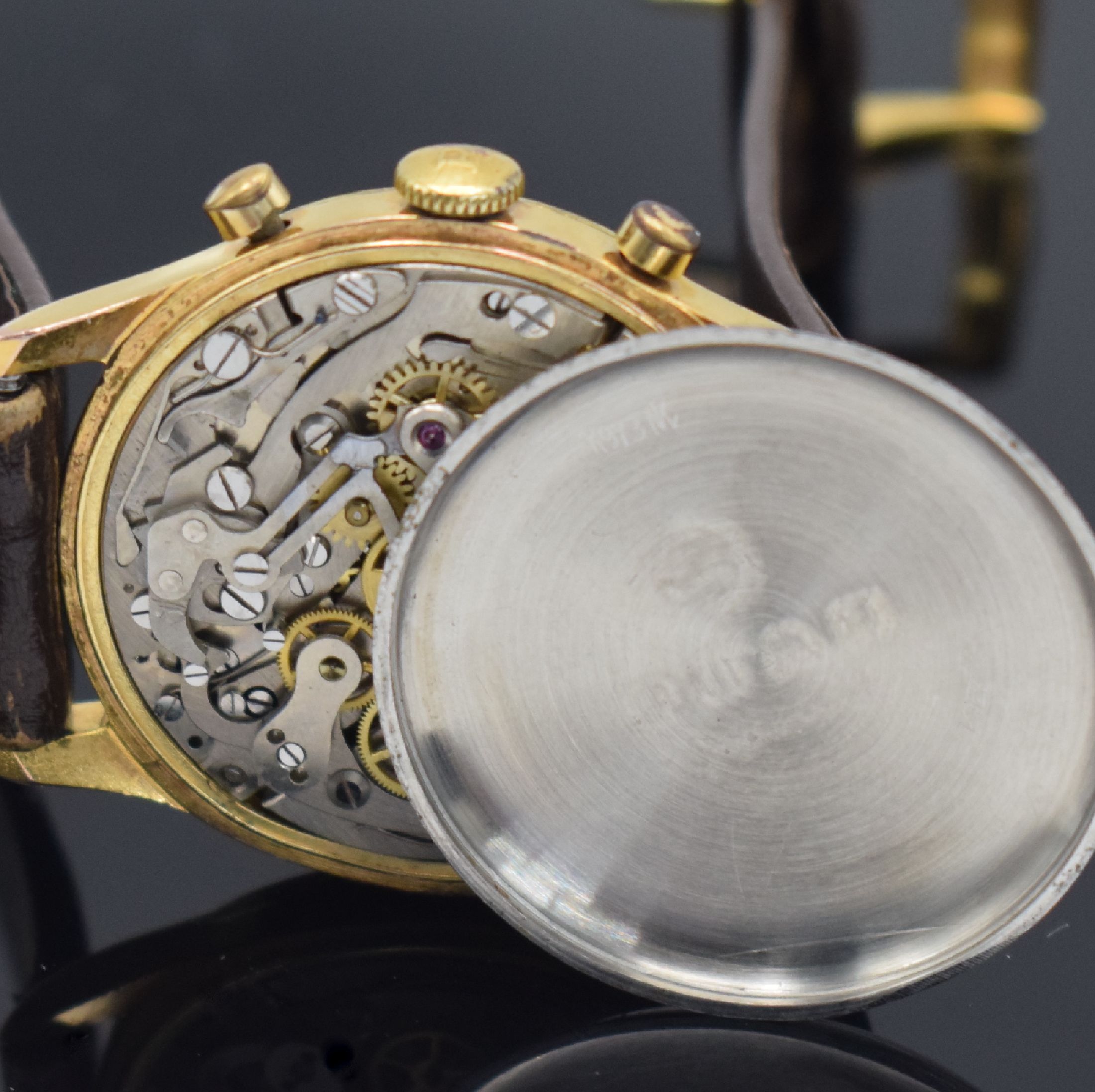Detail h: RADO Herrenarmbanduhr mit Chronograph, Schweiz um 1960, Handaufzug, verg. Gehäuse, Stahlboden & Glasrand aufgedr., silb. Zifferbl. m. aufges. gold. ...